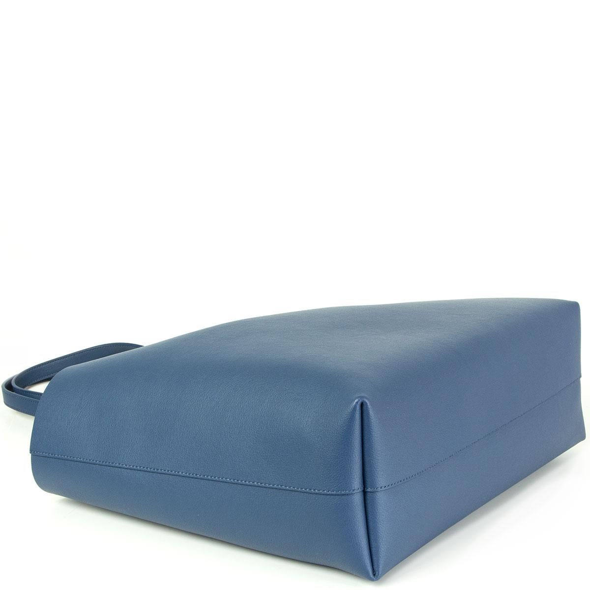 SAINT LAURENT indigo blue leather SHOPPING Tote Shoulder Bag In Excellent Condition In Zürich, CH