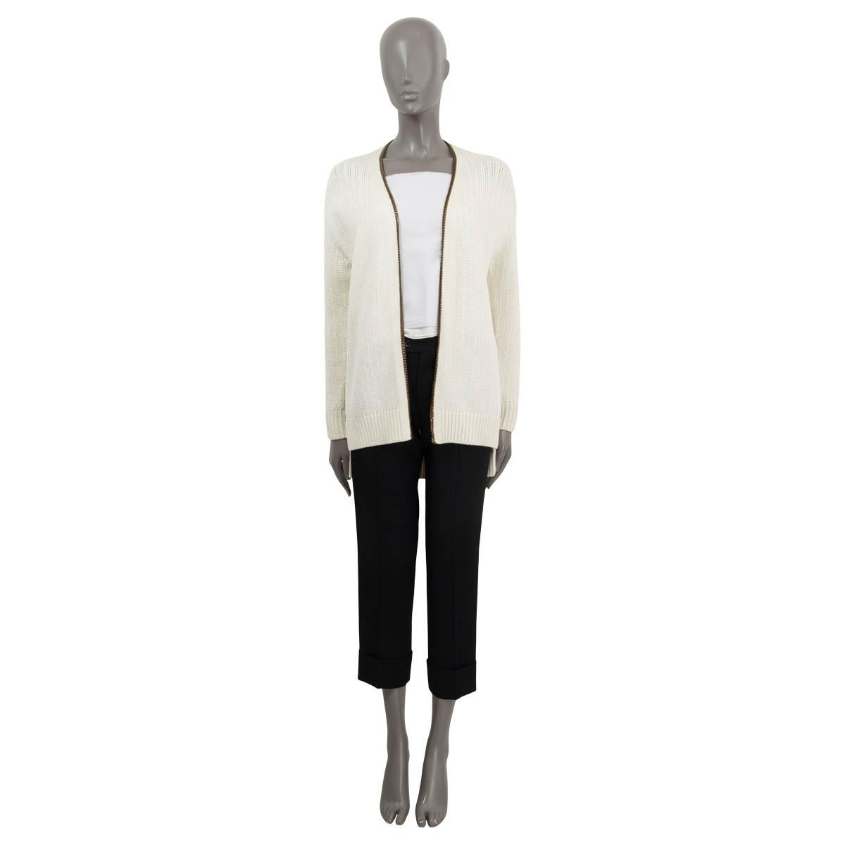 100% authentischer Saint Laurent 2019 offener College-Cardigan aus cremefarbener Wolle (45%), Viskose (45%) und Nylon (10%). Mit langen Ärmeln und einem Kettenbesatz. Wurde getragen und ist in ausgezeichnetem Zustand.

Messungen
Tag