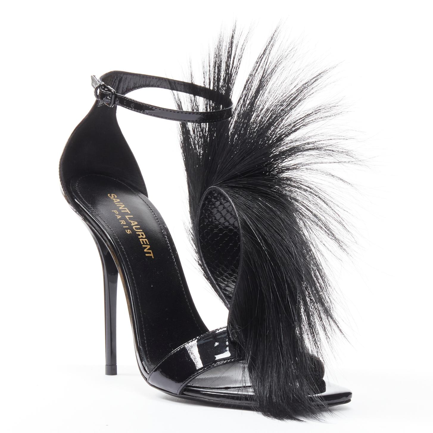 SAINT LAURENT Jamie 110 Runway schwarzer Pelz Mohawk Patent Sandalen EU37.5
Referenz: TGAS/E00649
Marke: Saint Laurent
Designer: Anthony Vaccarello
Modell: Jamie 110
Collection'S: Landebahn
MATERIAL: Lackleder, Pelz
Farbe: Schwarz
Muster: