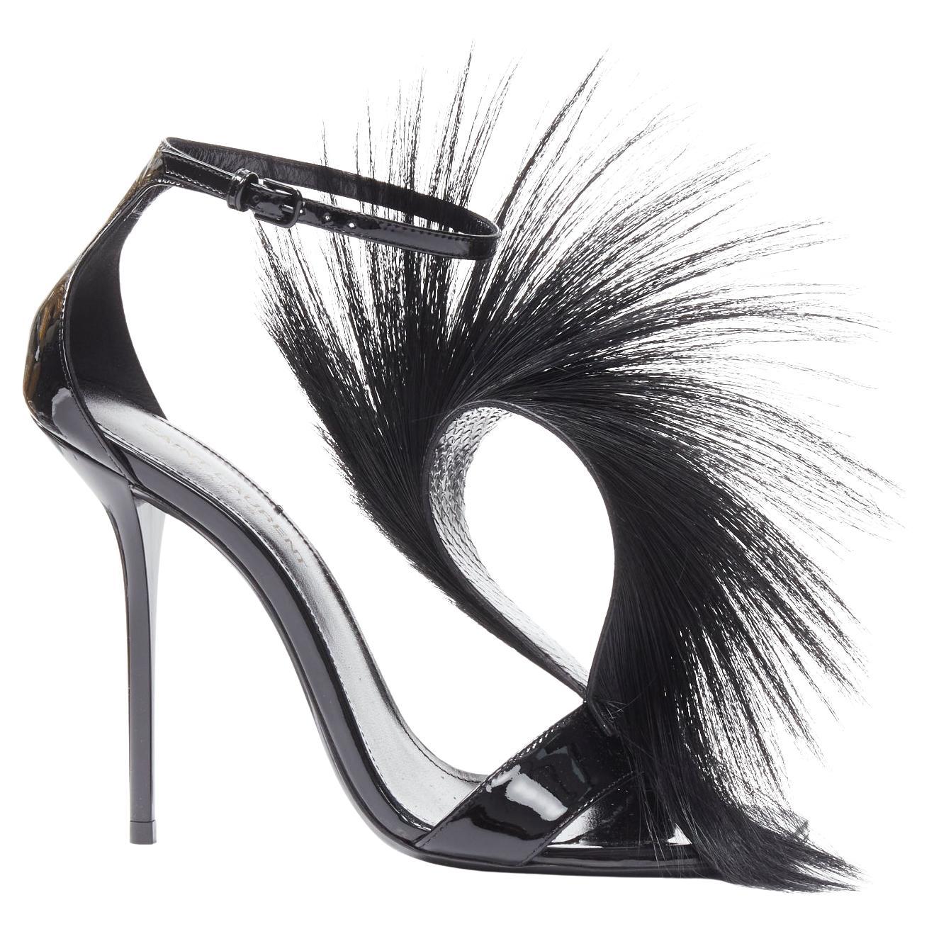 SAINT LAURENT Jamie 110 Runway schwarzer Pelz Mohawk Patent Sandalen EU37.5 im Angebot