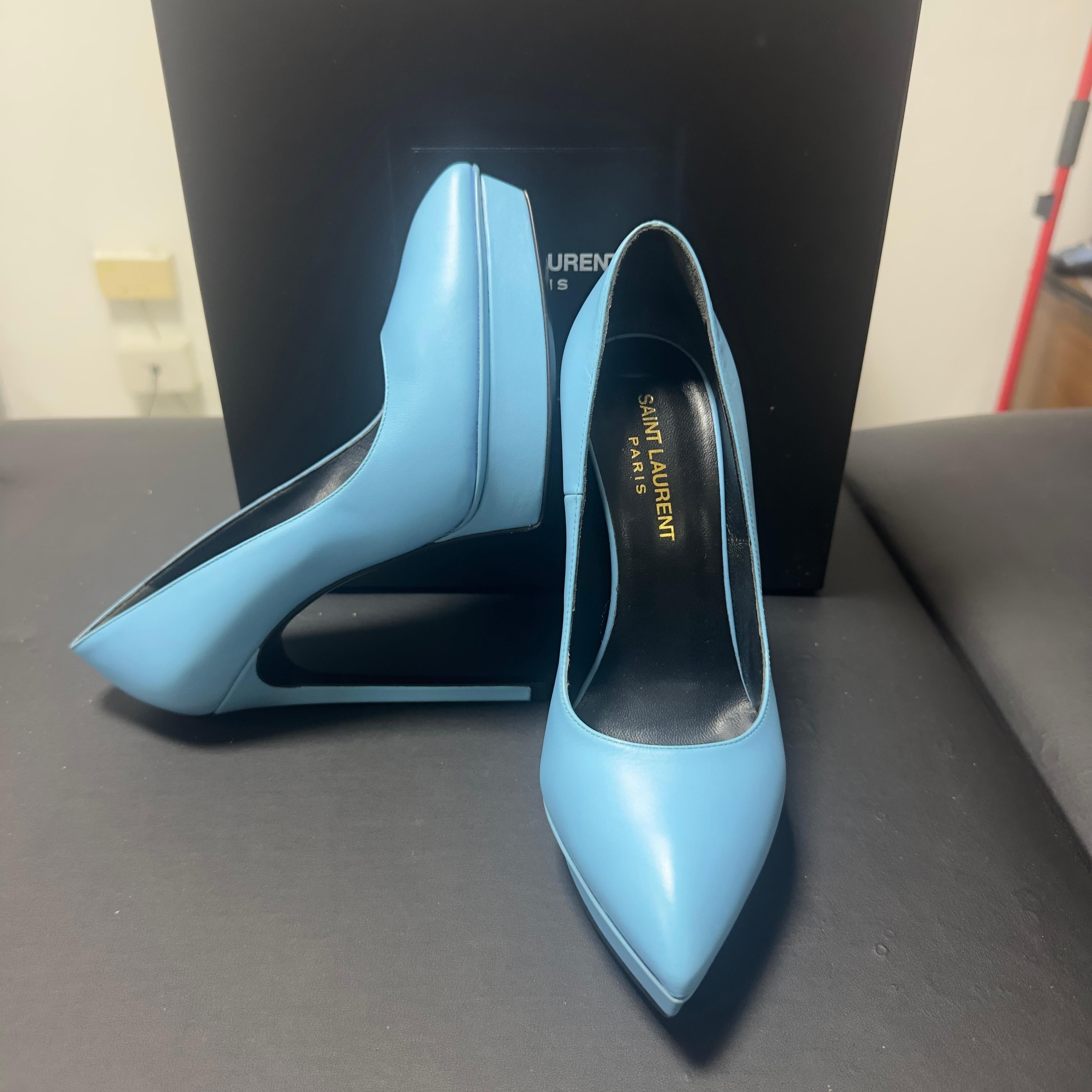 Saint Laurent Janis 105 Plateau-Pumps aus himmelblauem Leder - Größe 36 EU Damen im Angebot