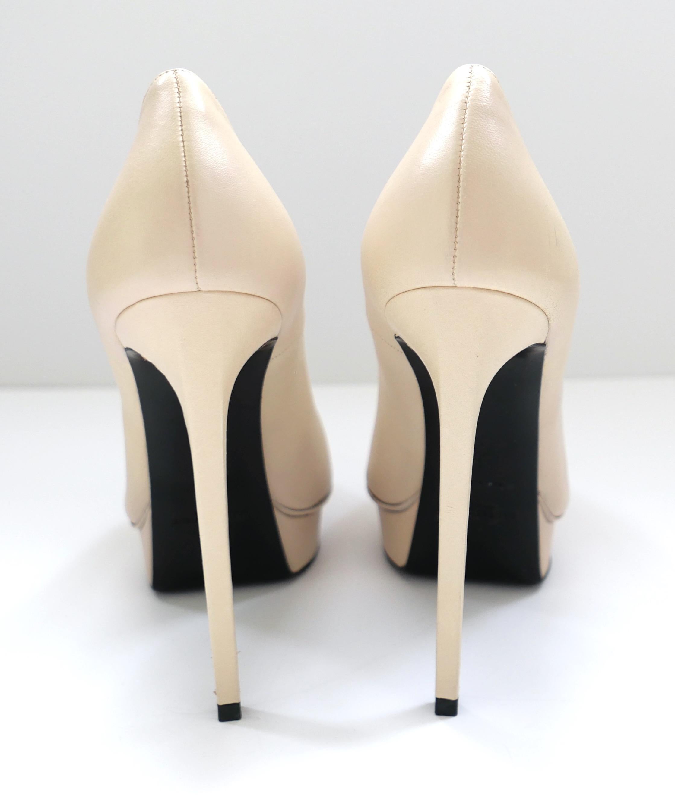 Saint Laurent Janis Beige & Black Toe Cap Platform Pumps Heels. In Good Condition For Sale In London, GB