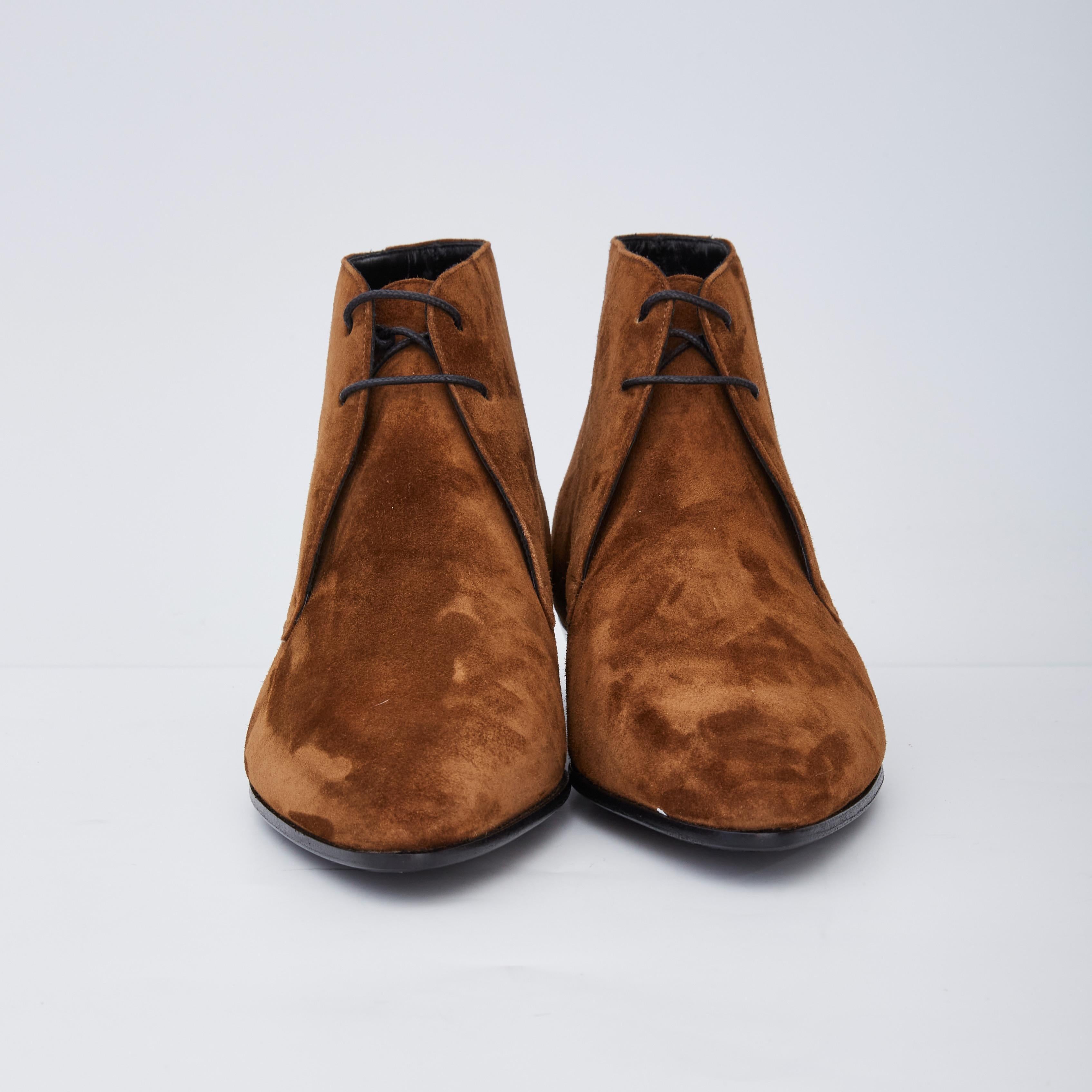 Women’s brown/cashmere ‘Jonas’ lace-up heeled ankle boots from Saint Laurent. Made of suede. They feature a leather sole with a rubber insert.

COLOR: Brown/cashmere
MATERIAL: Suede
ITEM CODE: 581845
SIZE: 37.5 EU / 6.5 US
HEEL HEIGHT: 25 mm /