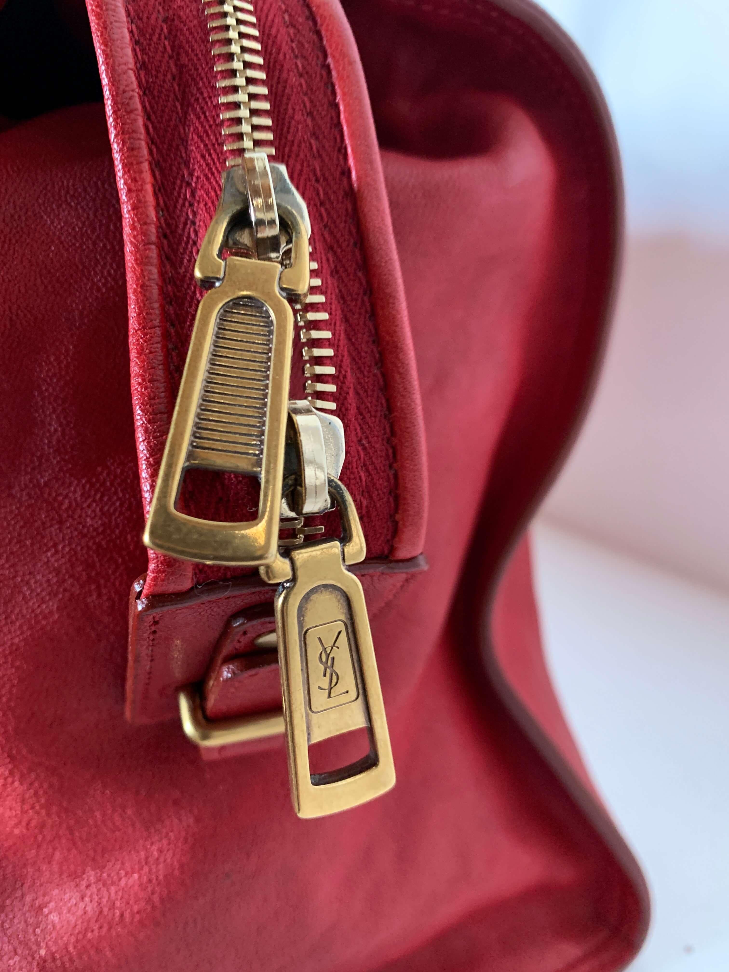 SAINT LAURENT, große Handtasche „CHIC“-Modell im Zustand „Gut“ im Angebot in L’ISLE-SUR-LA-SORGUE, FR