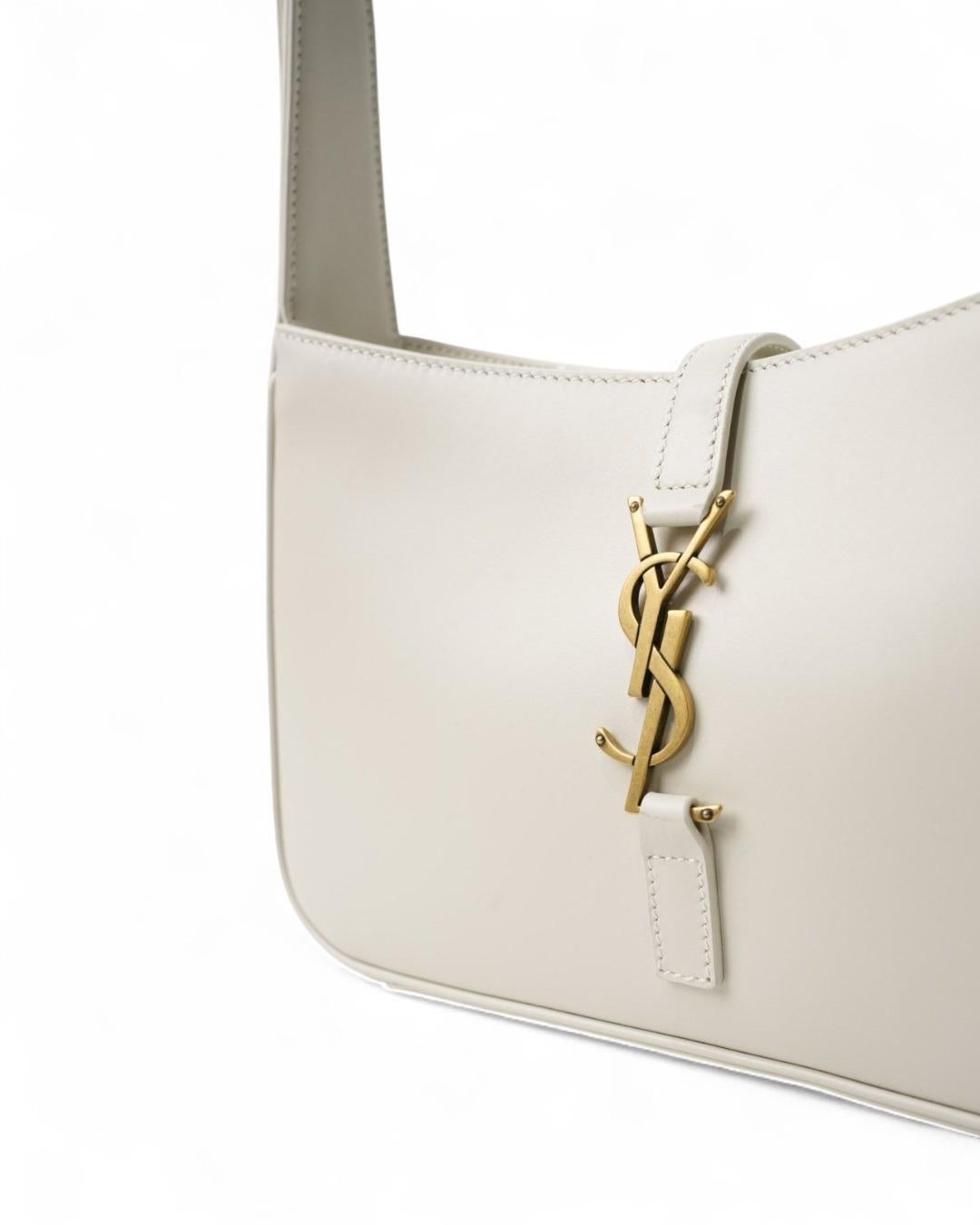 Saint Laurent Le 5 à 7 Hobo Blanc en vente 2