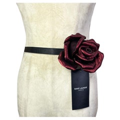 Cintura a fiori in pelle di Saint Laurent