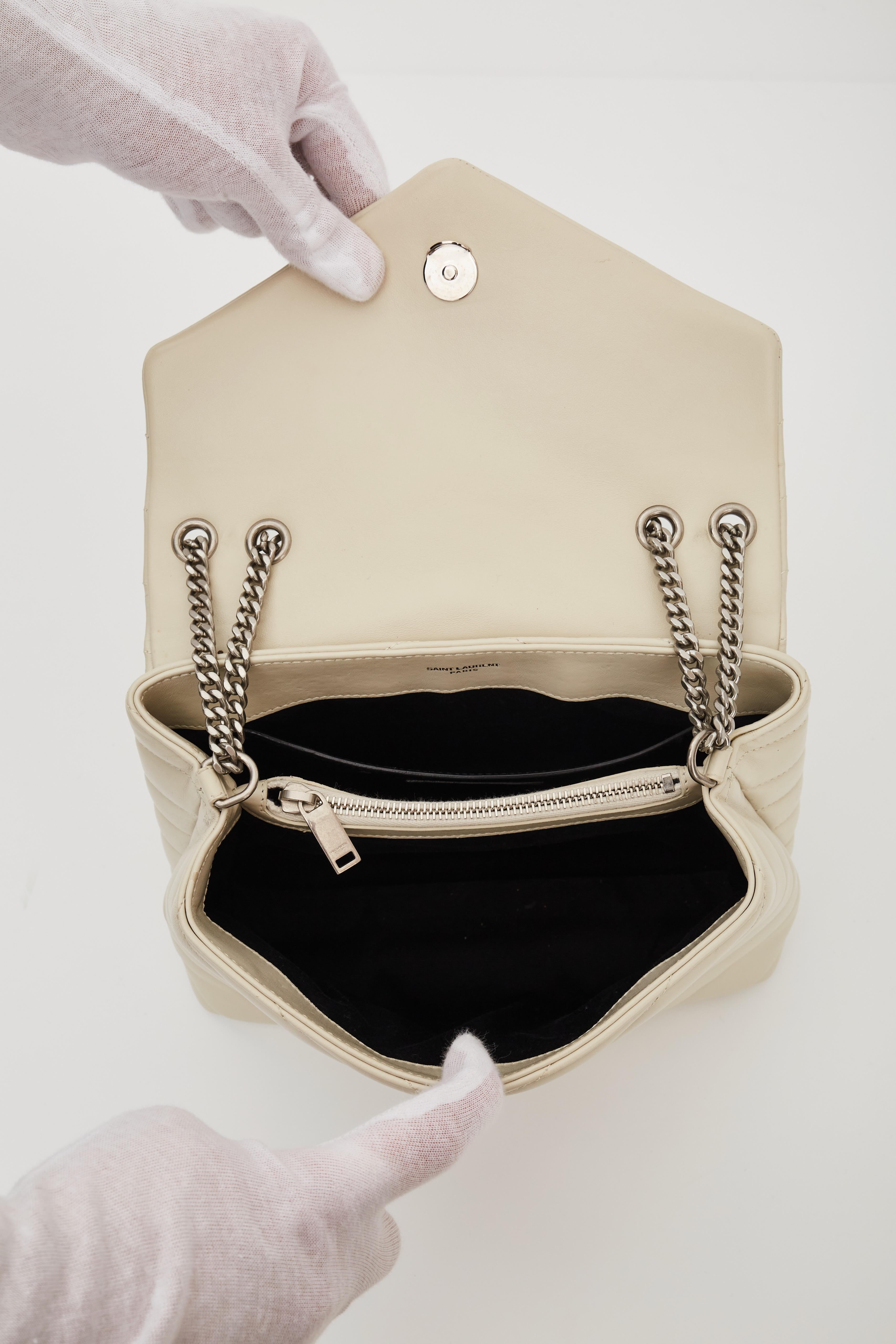 Saint Laurent Leather Matelasse Off-white Small Loulou Shoulder Bag In New Condition In Montreal, Quebec