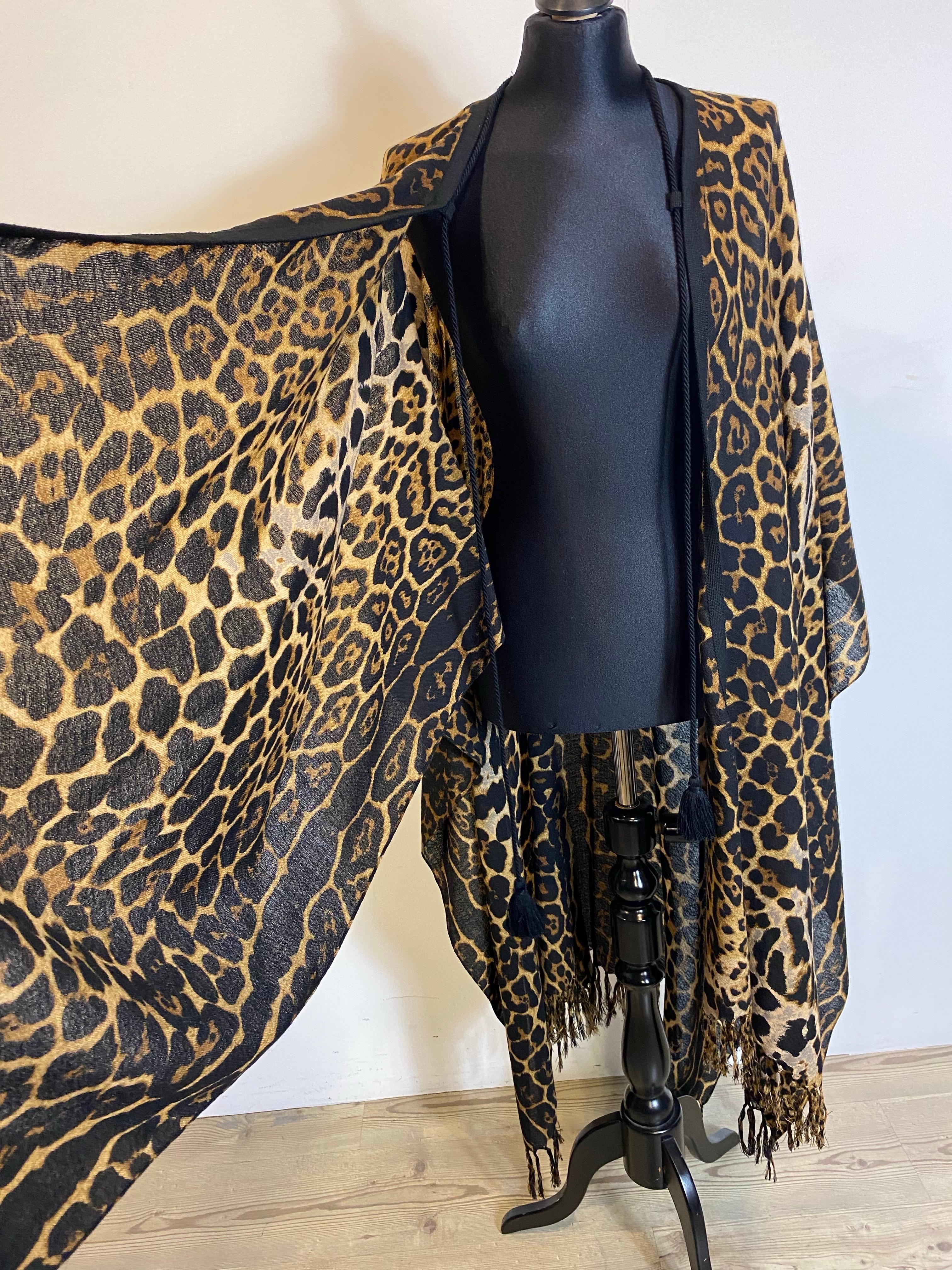 Mantella poncho leopardata Saint Laurent in vendita 3