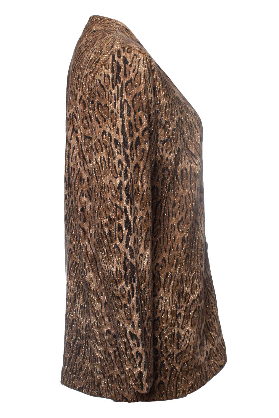 Saint Laurent, Leopard print lame wool cardigan. The item is new - unworn.

• CONDITION: new - unworn 

• SIZE: M 

• MEASUREMENTS: length 72 cm, width 54 cm, waist 50 cm, shoulder width 41 cm,

arm length 60 cm

• MATERIAL: 80% wool 11% lurex 9%
