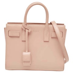 Saint Laurent Hellrosa Nano Classic Sac De Jour Tote aus Leder Nano