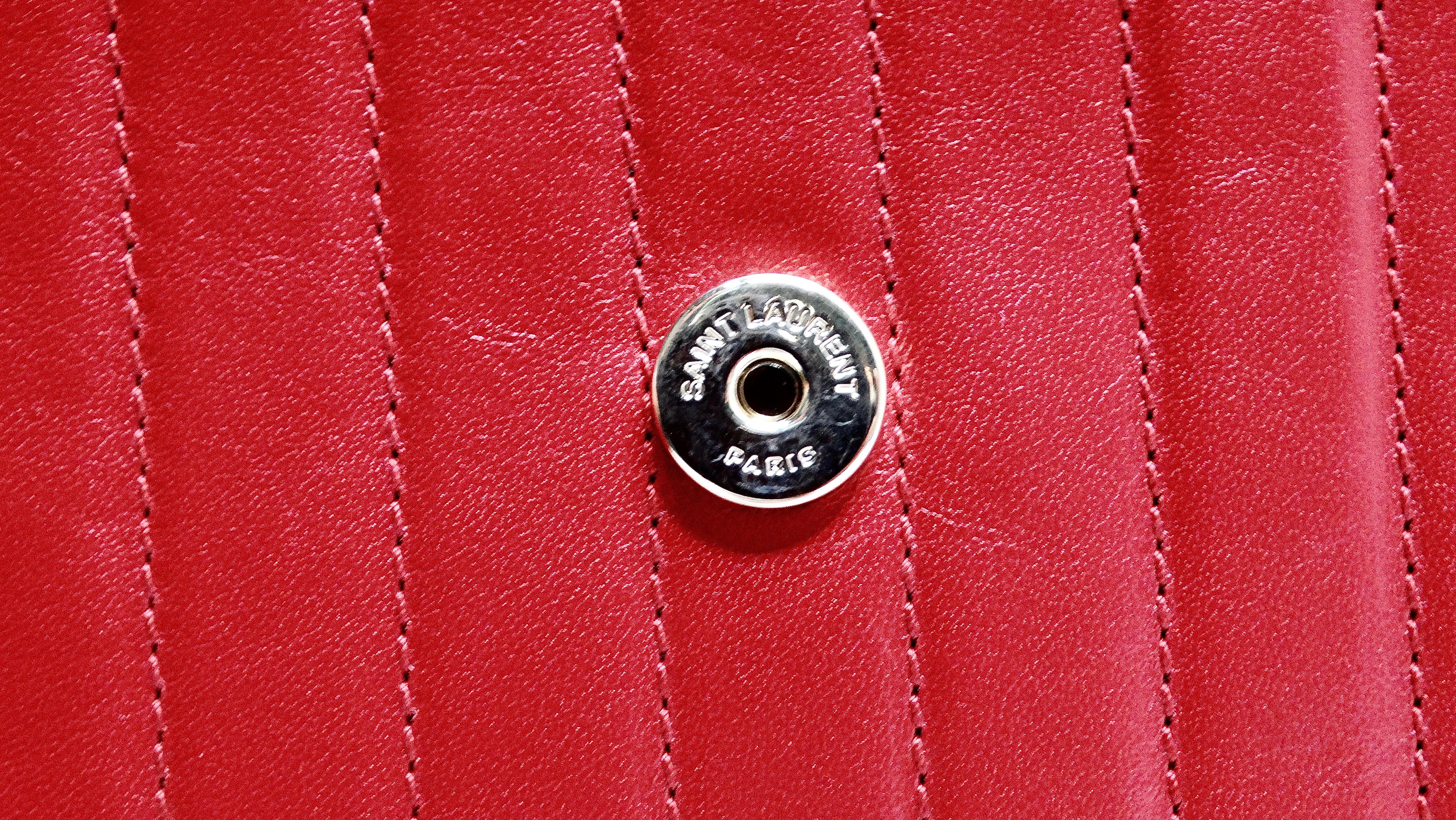 Saint Laurent Lipstick Red and Gold-Tone Chain Crossbody Handbag For Sale 3
