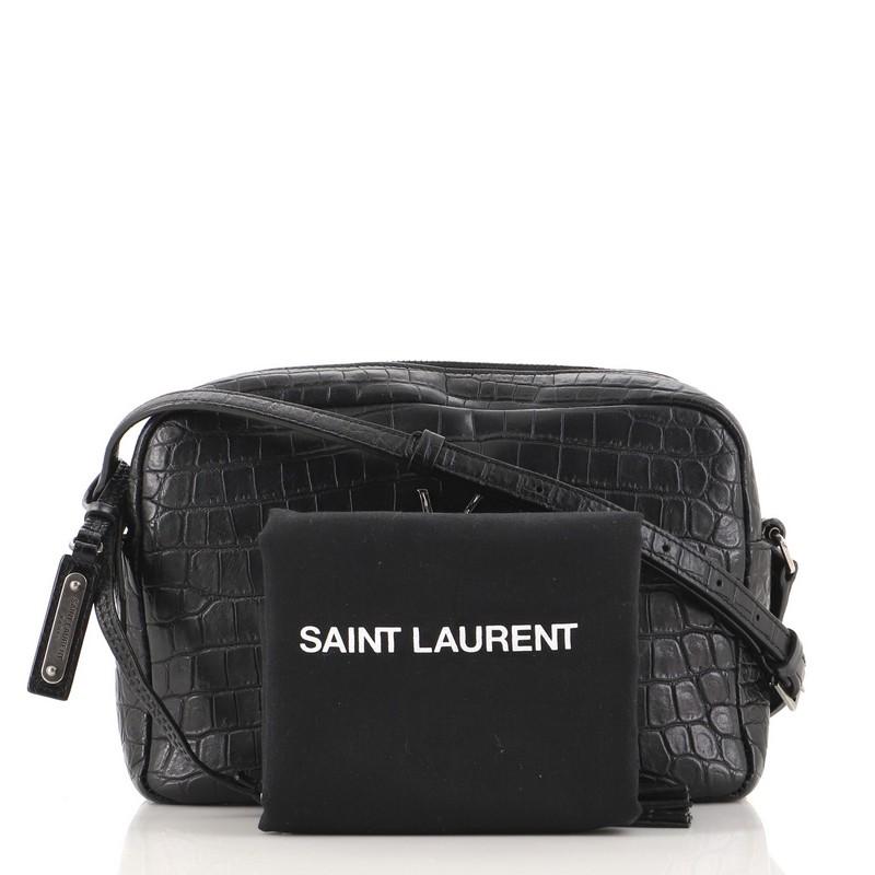 This item can only be shipped within the United States.

Condition: Good. Wear on exterior corners and strap, creasing and scuffs on exterior, moderate cracking, splitting and peeling on strap base wax edges. Wear and marks in interior, scratches