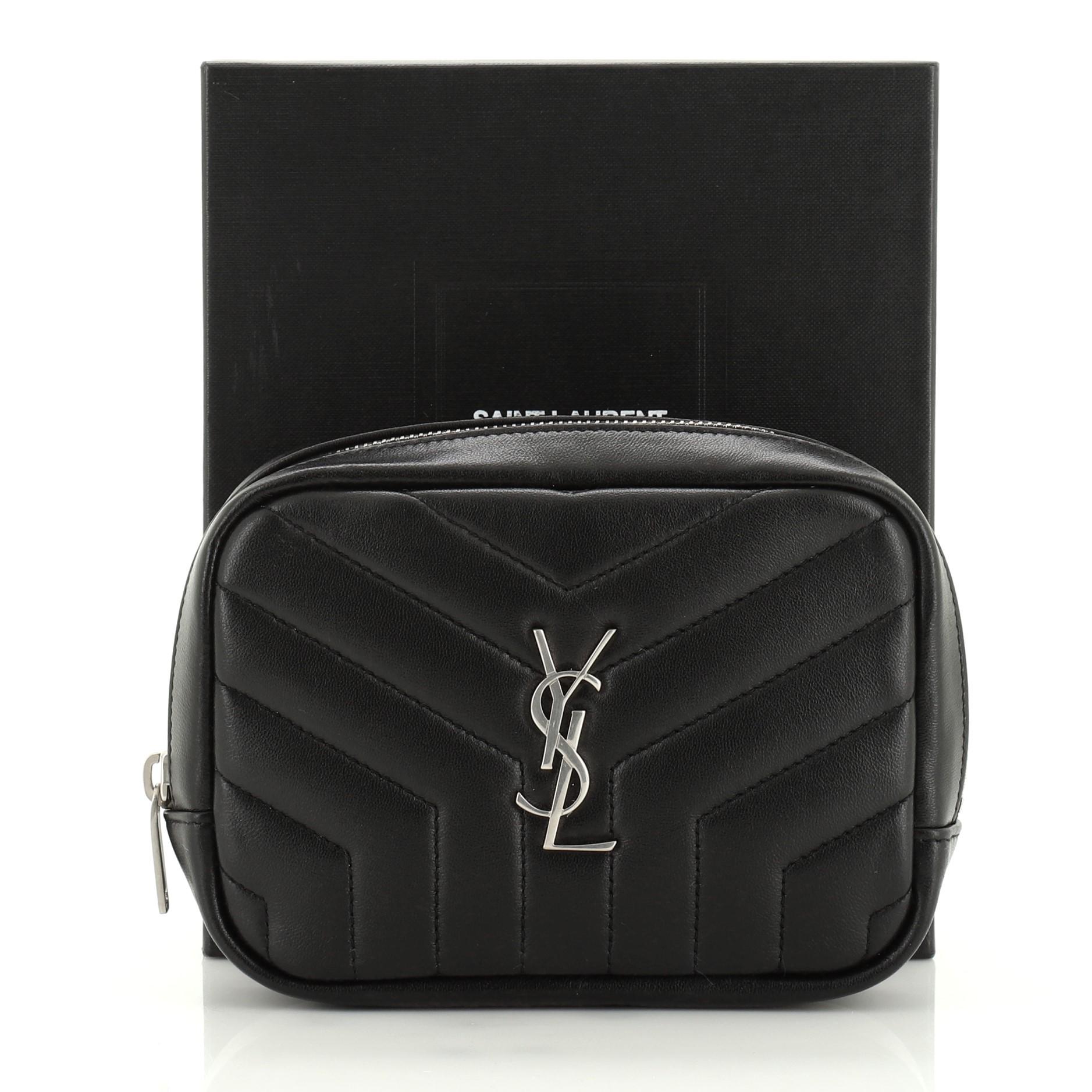 This Saint Laurent Loulou Cosmetic Case Matelasse Chevron Leather, crafted in black matelasse chevron leather, features YSL metal logo and silver-tone hardware. Its zip closure opens to a black fabric interior. 

Condition: Excellent. Minimal wear