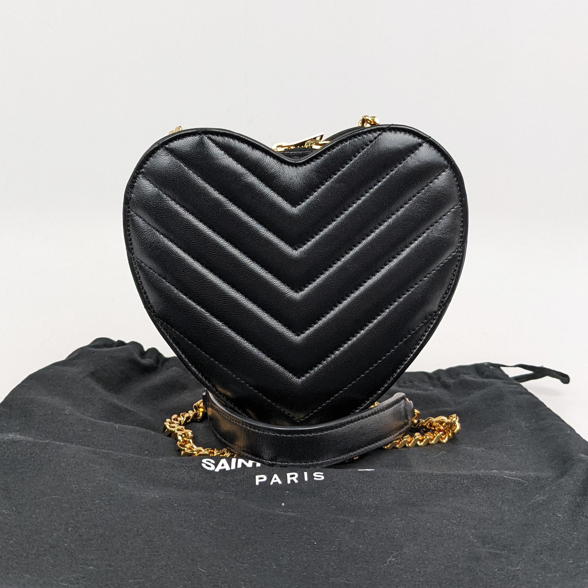 Saint Laurent Love Heart Sac Crossbody en cuir noir Pour femmes en vente