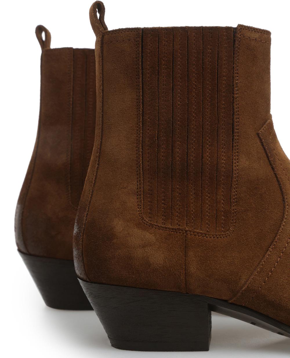 Saint Laurent Lukas 40 Braunes Wildleder Western-Stiefel

Saint Laurent liefert eine elegante Interpretation zeitgenössischer Schuhe mit scharfen Referenzen an die 1980er Jahre, wie diese spitzen Westernstiefel aus braunem Wildleder zeigen. Sie