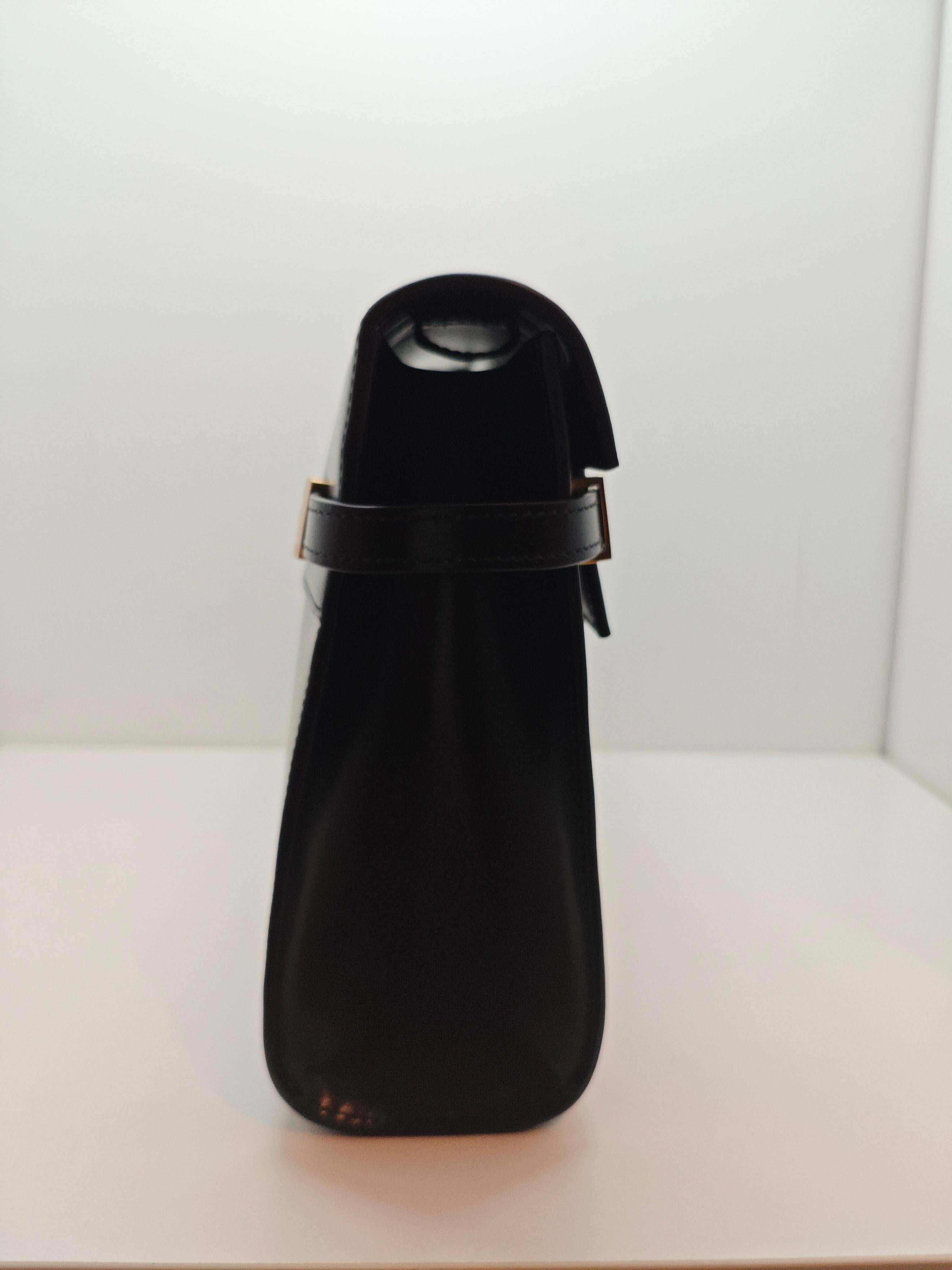 Saint Laurent Bolso de hombro mediano Manhattan en caja de piel en venta 5