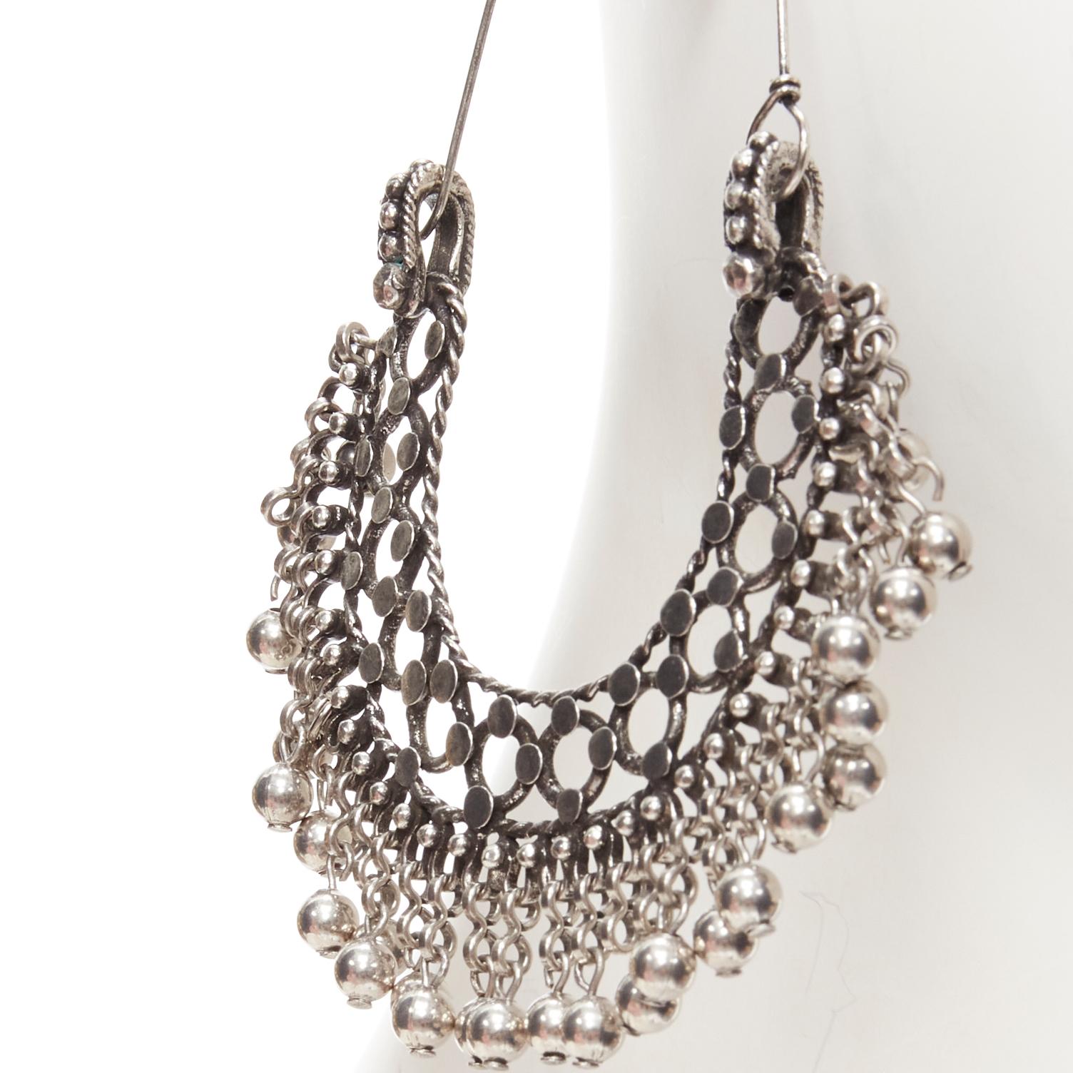 SAINT LAURENT Pendiente de aro étnico de latón plateado Marrakech Folk campanas colgantes en venta 2