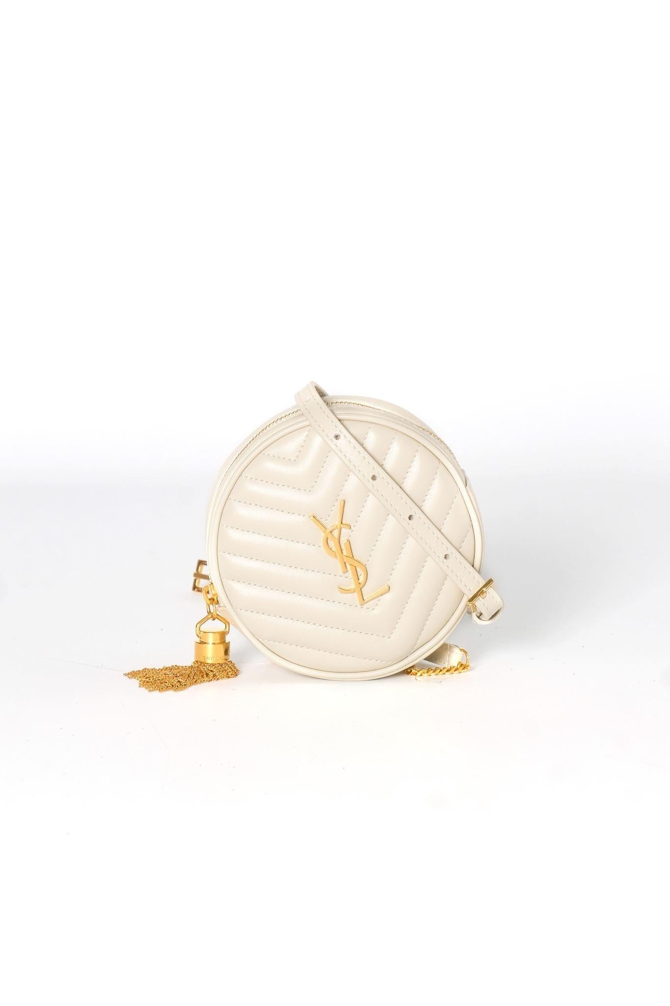 Saint Laurent Matelasse Chevron Ivory Round Bag In New Condition In Montreal, Quebec