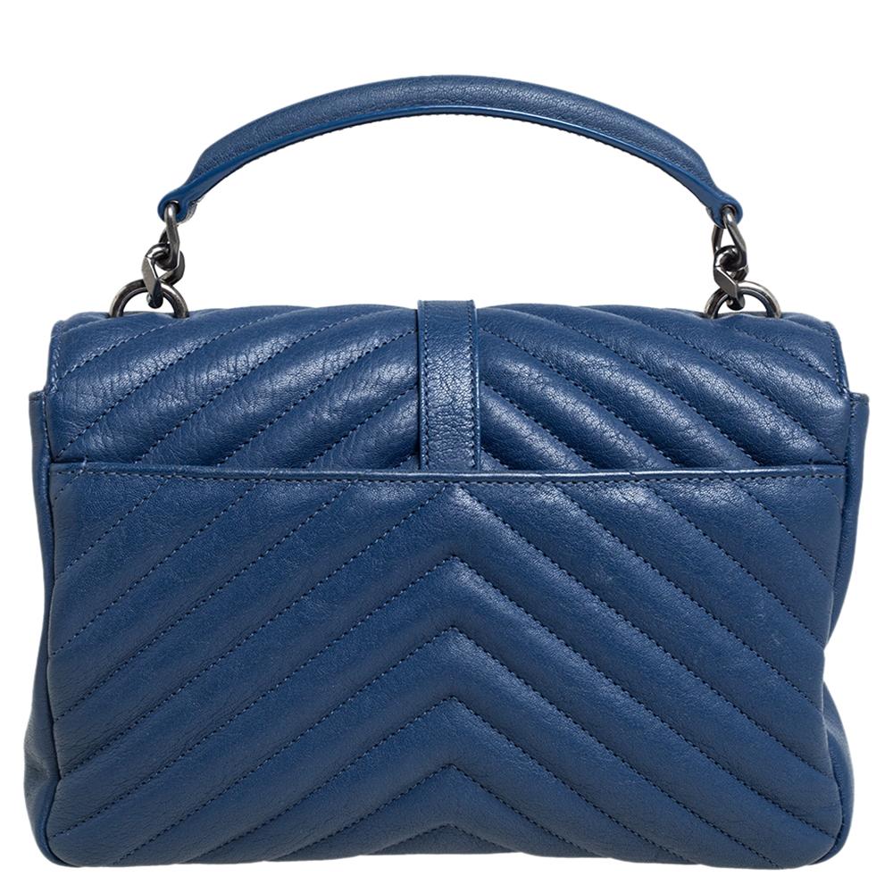 Elevate your everyday looks with this reliable chevron-quilted bag by Saint Laurent. It is crafted from quality leather in a blue hue. It features the YSL logo in black tone on the front flap, and the bag is designed fabulously. The flap opens to