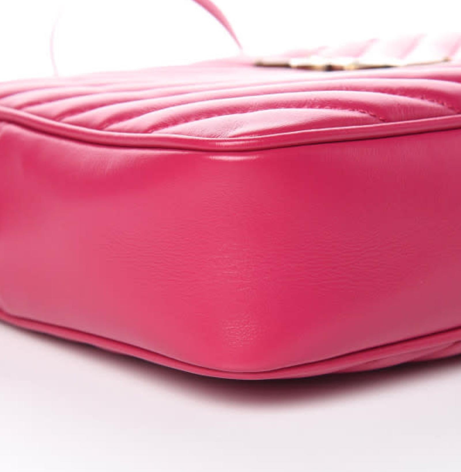 Saint Laurent Lou Kamera Rosa Matelassé Ledertasche im Zustand „Neu“ in Montreal, Quebec