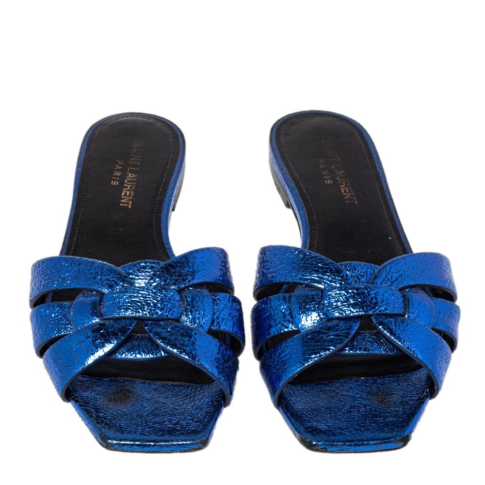 Saint Laurent’s Tribute style gets a comfortable update with these flat crinkled leather slides. They’re crafted in Italy and designed with the signature intertwined construction over the toes.

Includes: Original Dustbag, Receip