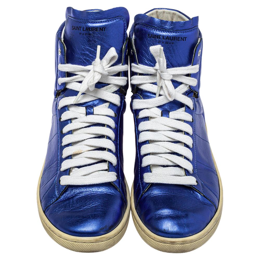 Comfort and style are brought together in these stylish high-top sneakers by Saint Laurent. These have been crafted from metallic blue leather and feature lace-up vamps, the brand name on the tongue, and rubber soles. Show them off with casuals.

