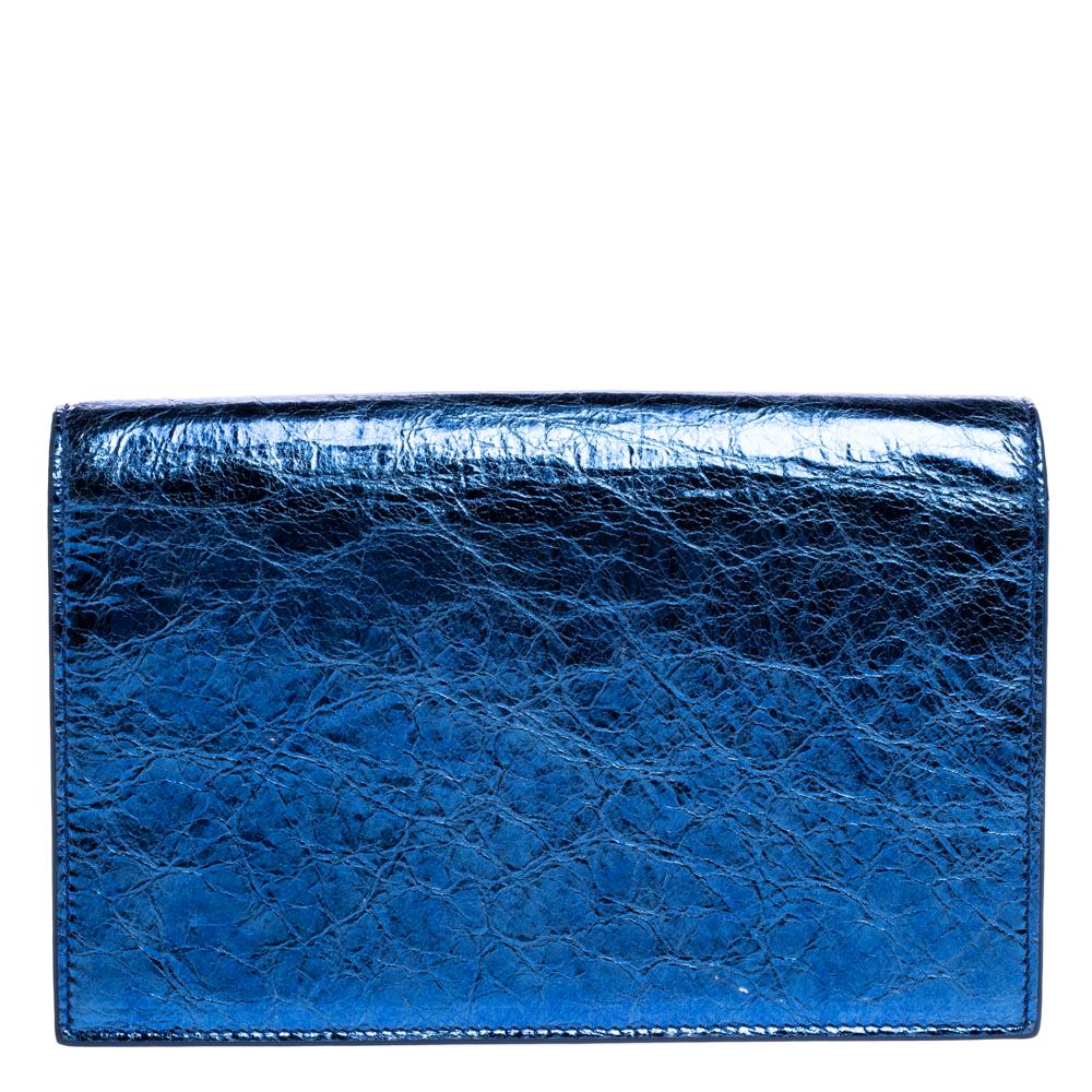 Meticulously crafted from blue crackled leather, this Saint Laurent Kate wallet on chain exudes just the right amount of sophistication. The wallet features the YSL logo with a metal tassel on the front flap and a leather-fabric lined compartment to