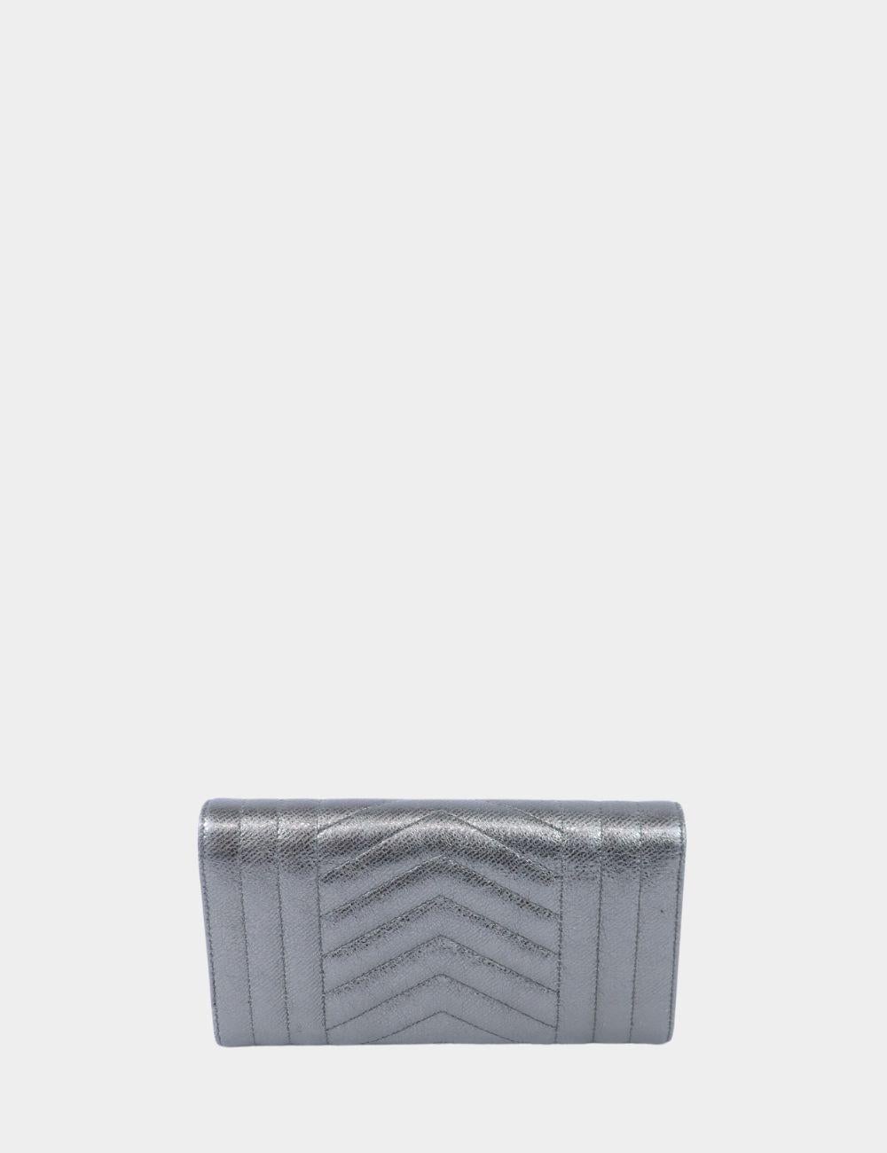 Saint Laurent Cartera Acolchada Chevron Metalizada Gris