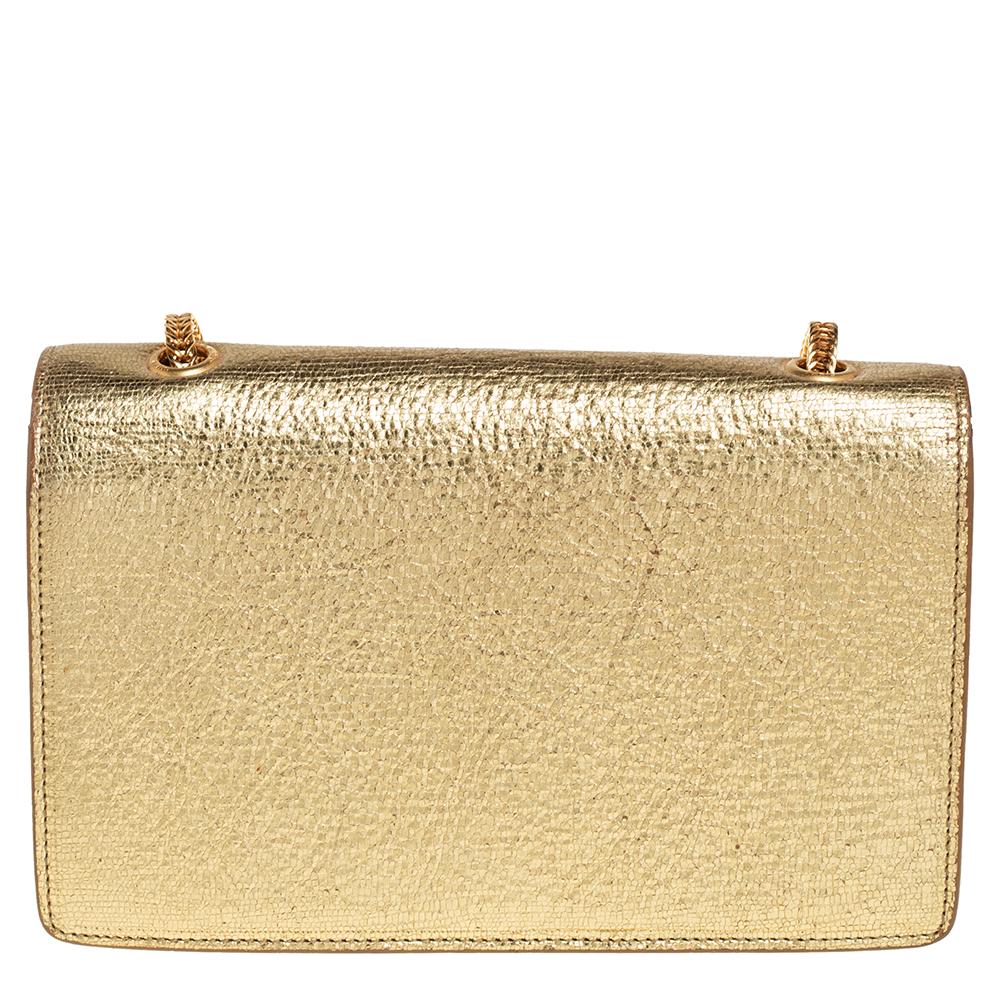 Named after Yves Saint Laurent’s muse, Betty Catroux, this Saint Laurent Betty shoulder bag is crafted from metallic gold crinkled leather. The bag boasts of front snap closure and a sleek gold-tone chain strap that makes for an easy drape. It