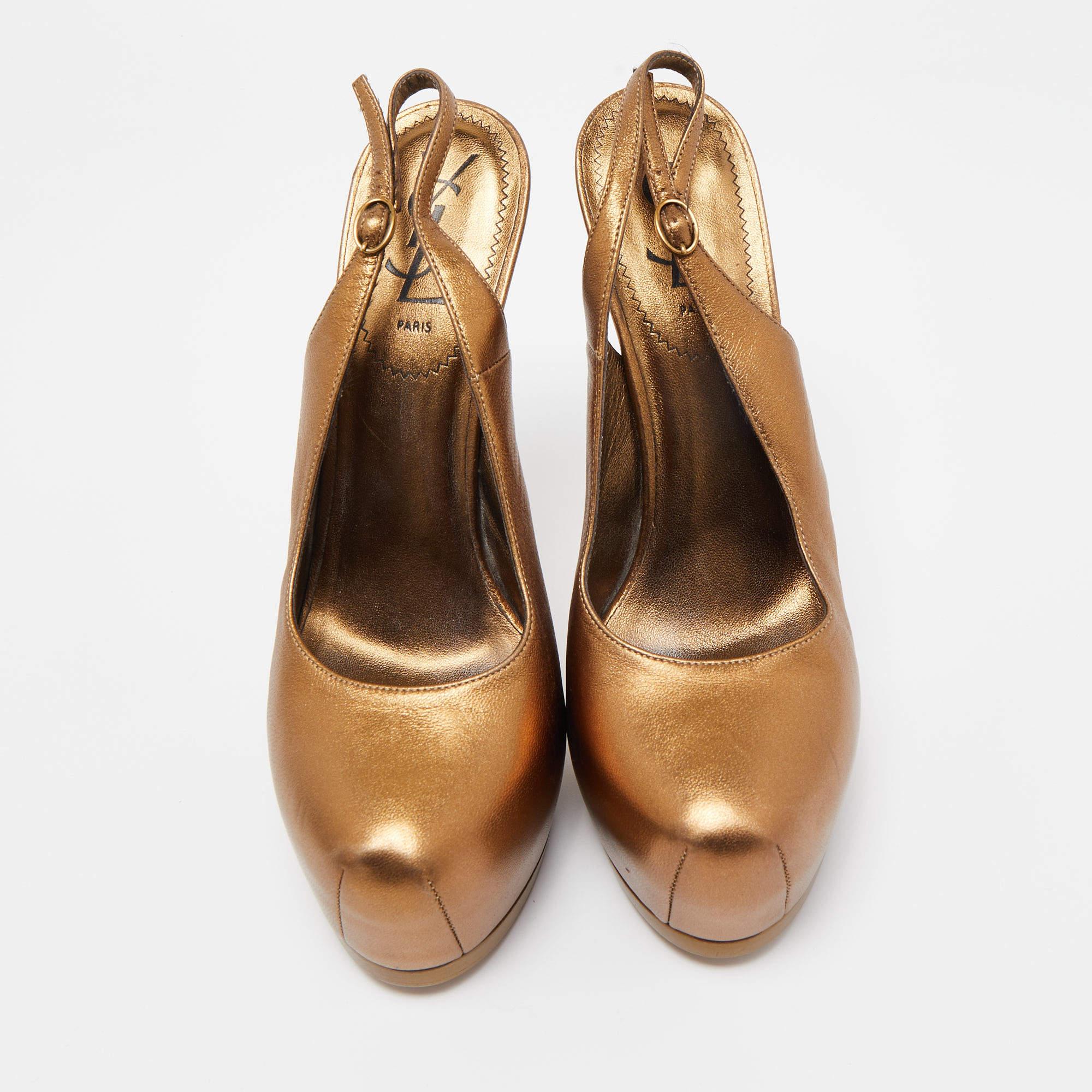 Faites preuve de chic avec ces escarpins de créateur. Elles présentent des talons robustes et des semelles durables, parfaits pour vos sorties à la mode !

Comprend : Sac à poussière original

