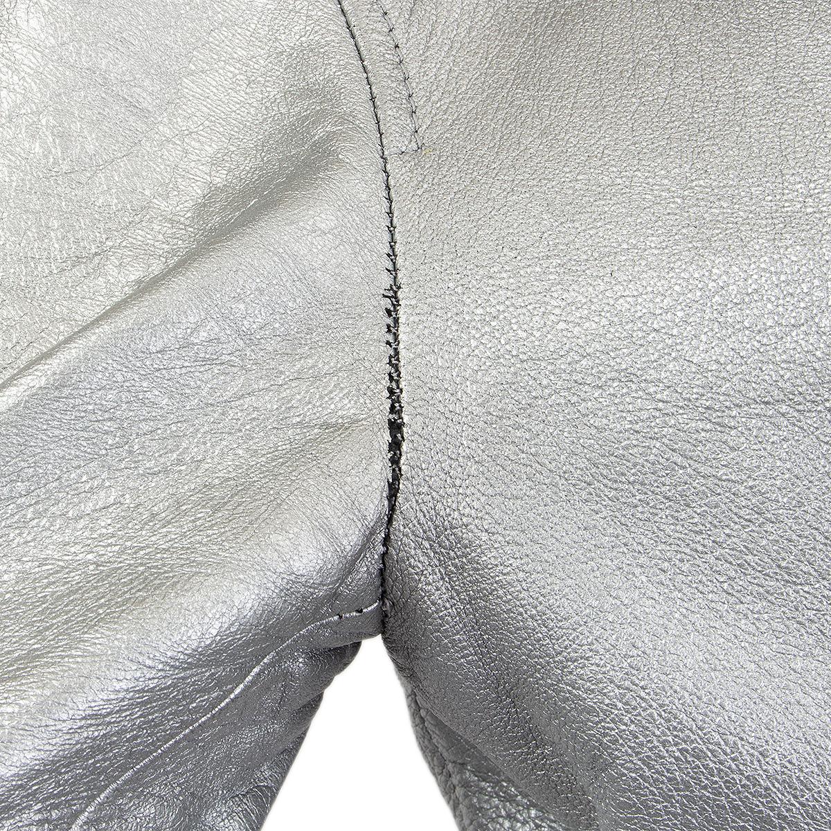 SAINT LAURENT metallic silver leather CLASSIC BIKER Jacket 40 M In Excellent Condition For Sale In Zürich, CH