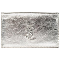 Saint Laurent Metallic Silber Lackleder Belle De Jour Kette Clutch