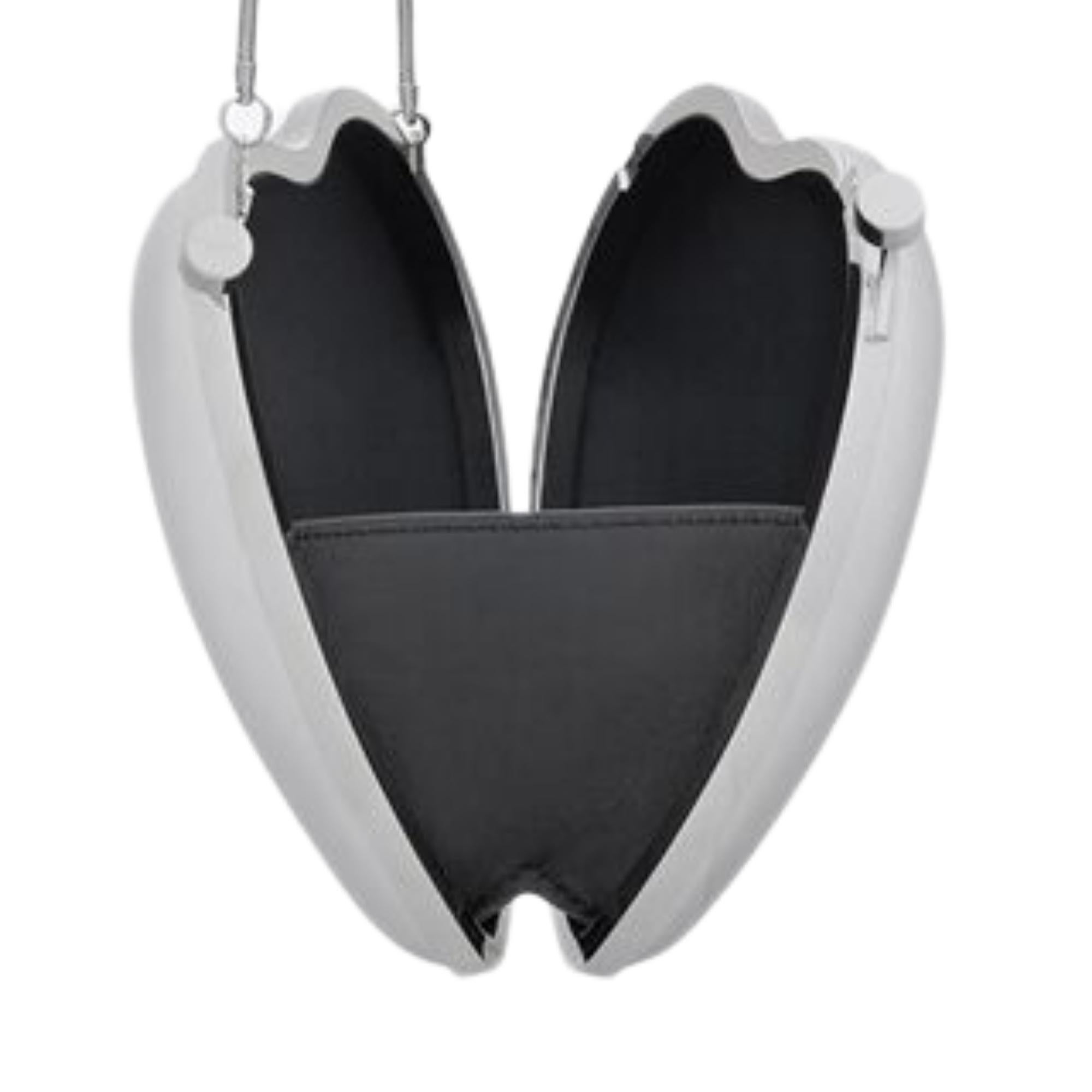 This structured heart-shaped bag is made with vinyl and features a metal snake link chain, metal interlocking ysl signature at front, silver-toned metal hardware, kiss-lock closure and one main compartment with satin lining in black.

COLOR: