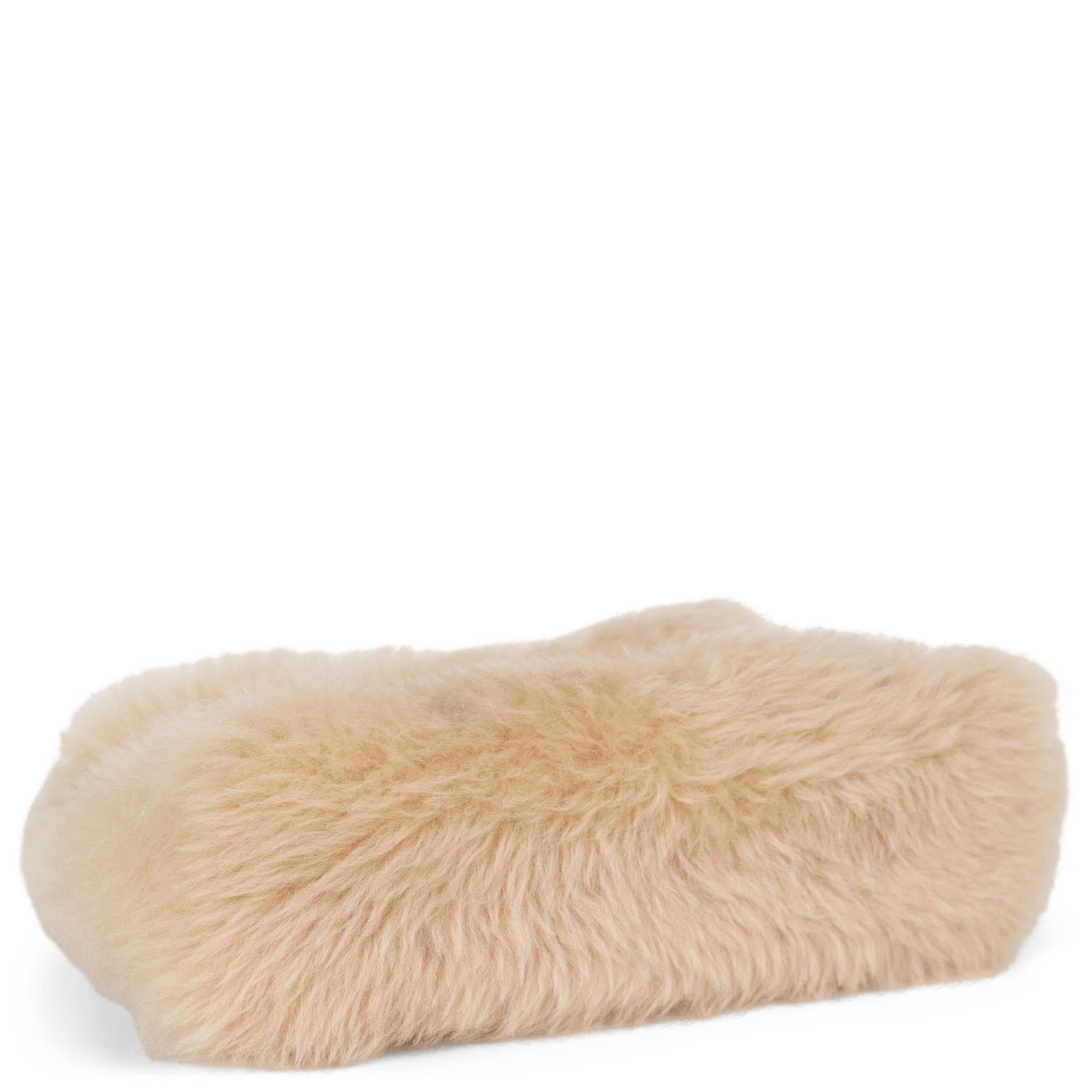 SAINT LAURENT natural beige SHEARLING FUR 2021 SMALL PUFFER Clutch Bag In Excellent Condition For Sale In Zürich, CH