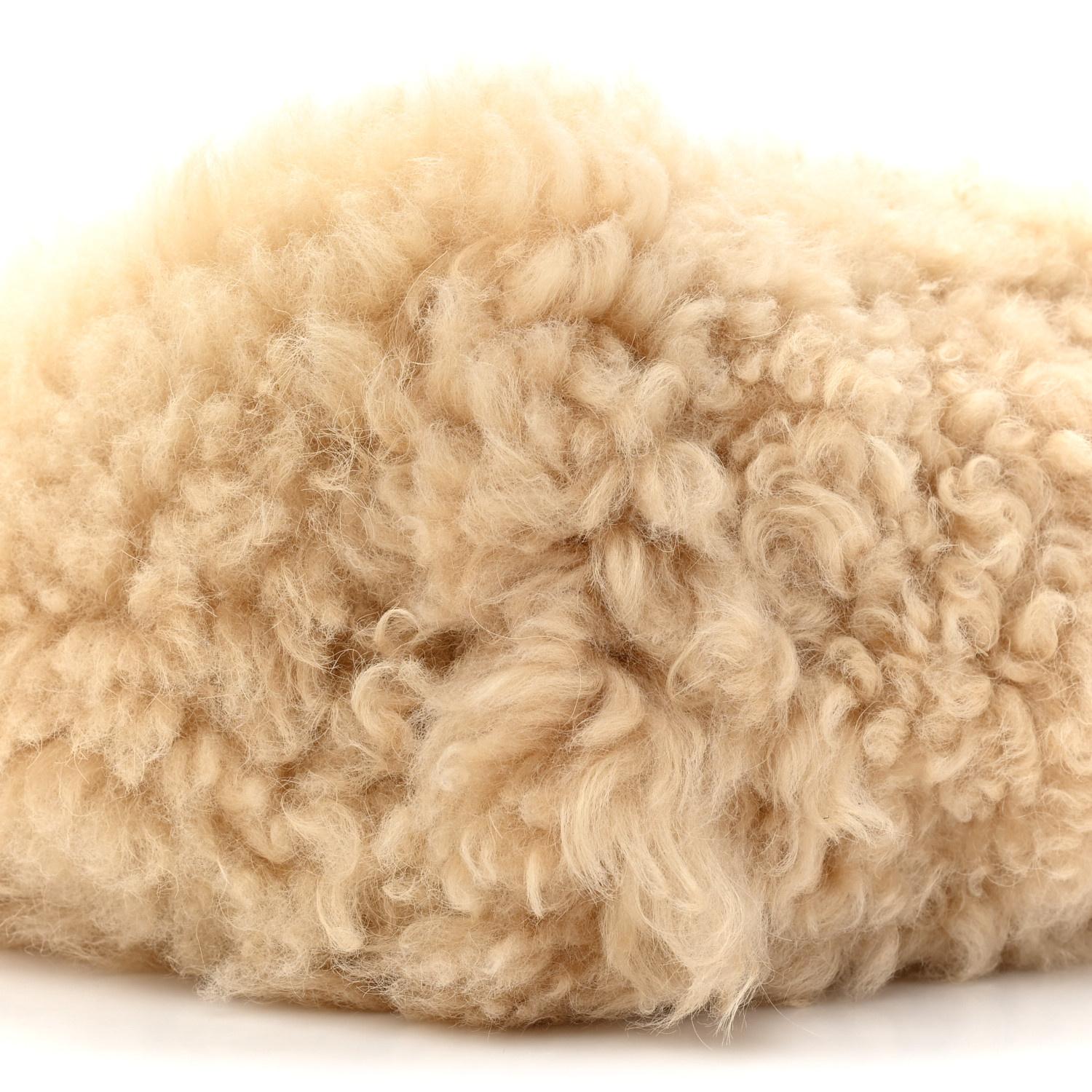 Bolso sobre de piel de oveja natural Saint Laurent en venta 1