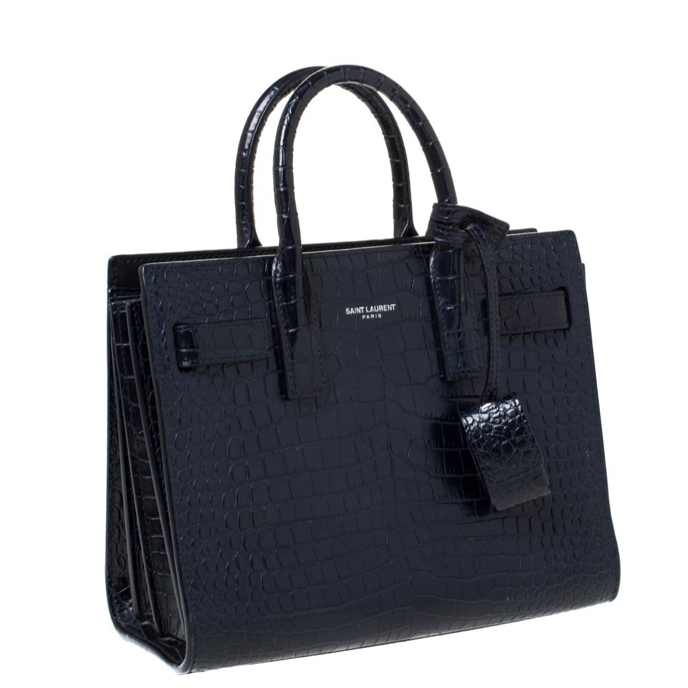 Saint Laurent Marineblaue Krokodilgeprägte Leder Nano Classic Sac De Jour Tote im Zustand „Gut“ in Dubai, Al Qouz 2