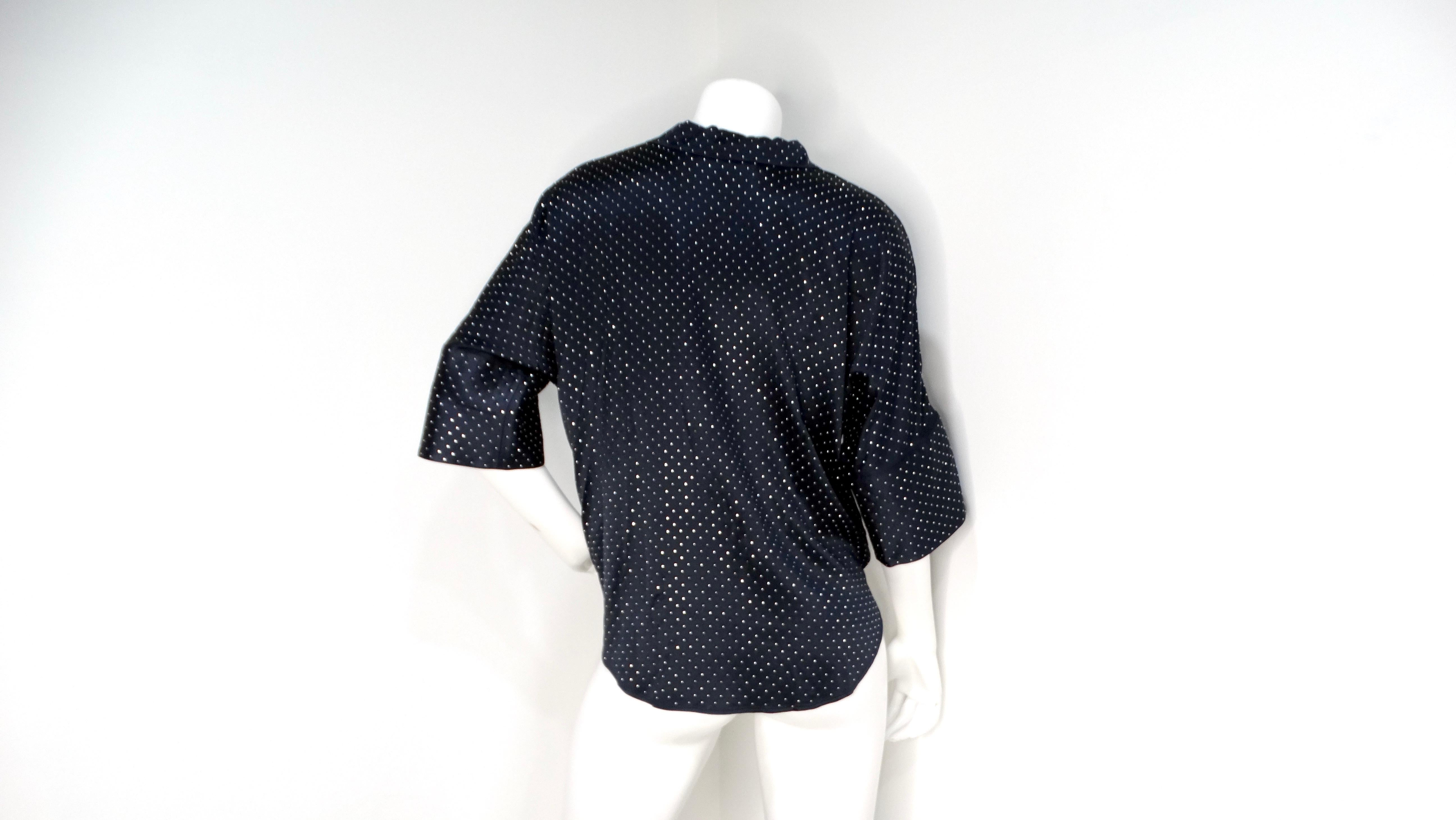 Saint Laurent Marineblaue Seidenbluse mit Knopfleiste und silbernen Nieten im Angebot 1
