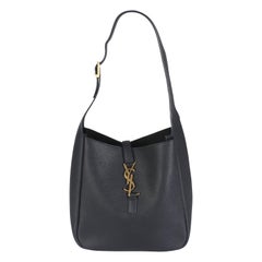 Saint Laurent Petit Hobo Le 5 a 7 en cuir de veau lisse marine