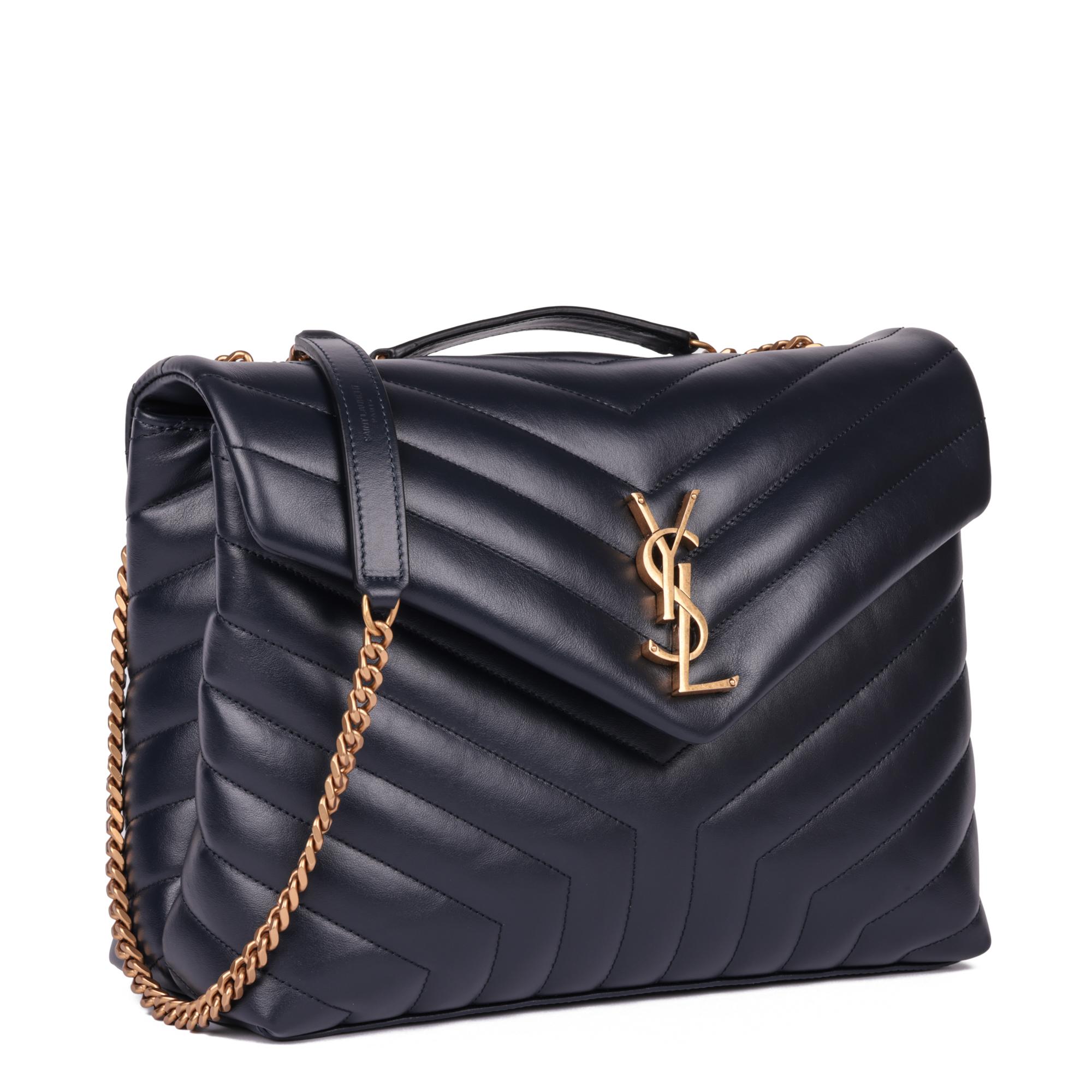SAINT LAURENT
Navy Y Quilted Calfskin Leather Medium Loulou

Serial Number: PMR574946.0421
Age (Circa): 2022
Accompanied By: Saint Laurent Dust Bag, Care Card
Authenticity Details: Date Stamp (Made in Italy)
Gender: Ladies
Type: Shoulder,
