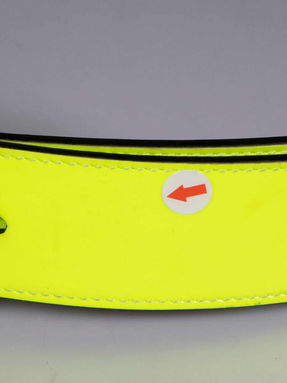 Saint Laurent Cintura in vernice giallo neon in vendita 4