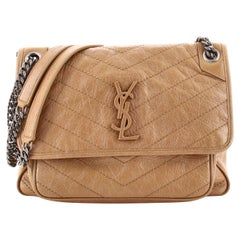 Saint Laurent Niki Ketten-Klappentasche Matelasse Chevron Leder Medium