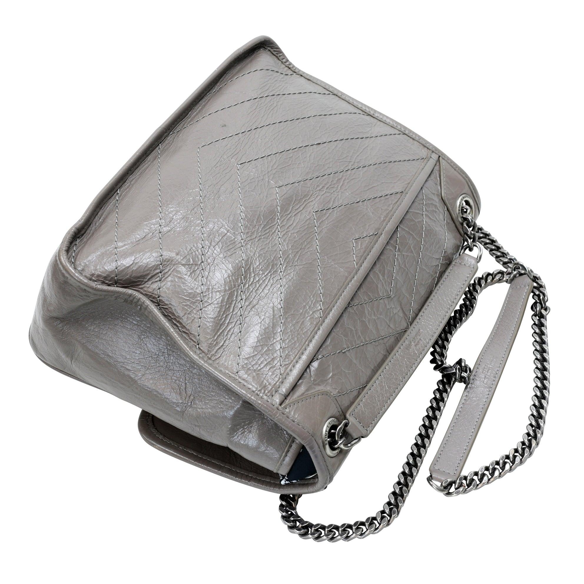 Saint Laurent Niki Medium Quilted Crinkled Fog Gray Crossbody Bag SL-B1103P-A001 In Good Condition For Sale In Downey, CA