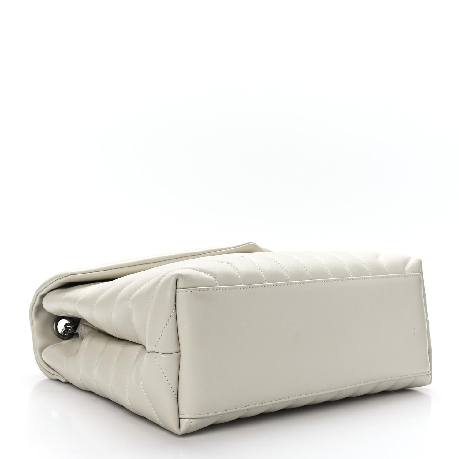 Saint Laurent Off-white Matelassé Leather Loulou Shoulder Bag Medium In New Condition For Sale In Montreal, Quebec