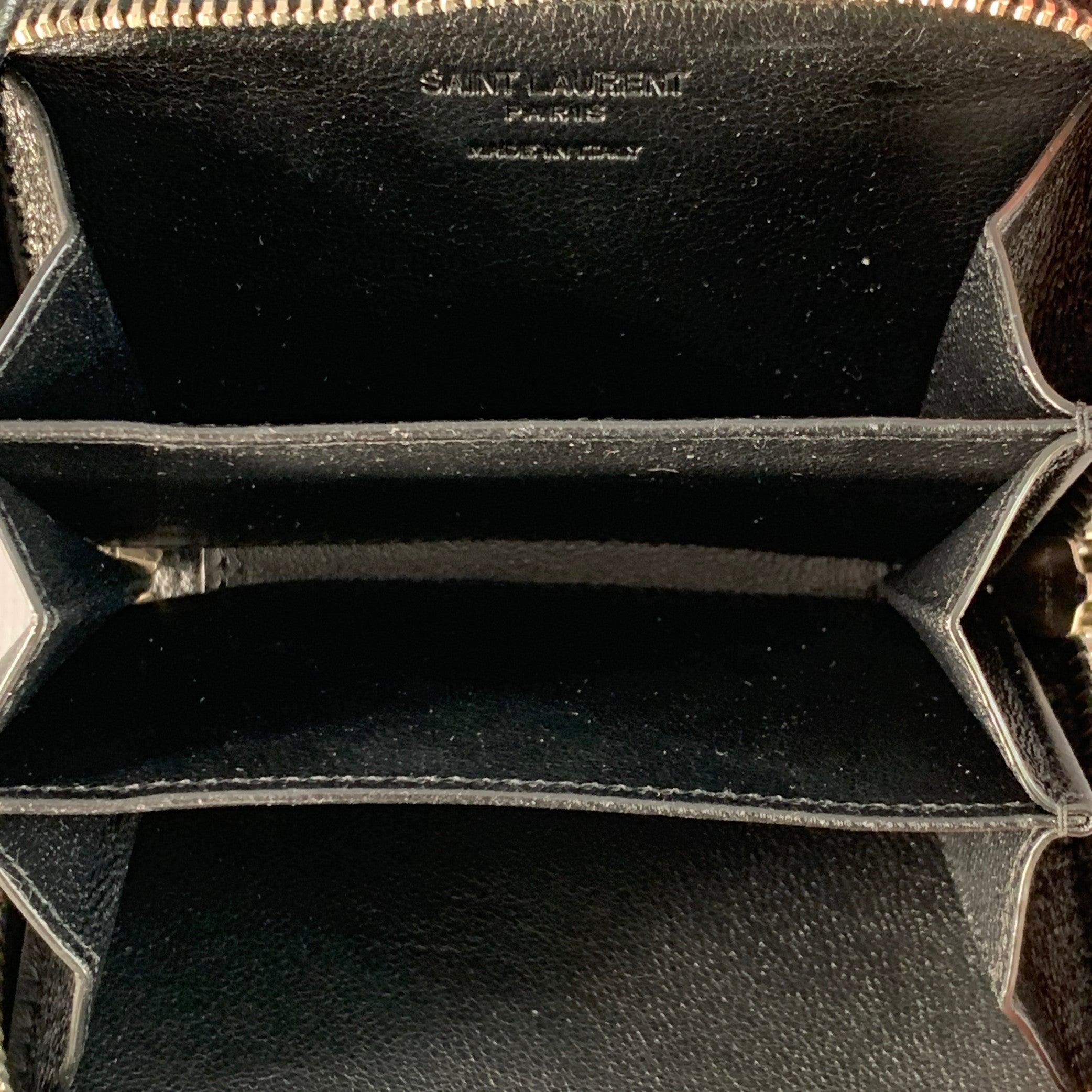 SAINT LAURENT One Size Black Silver Pebble Grain Leather Zip Wallet Handbag en vente 1