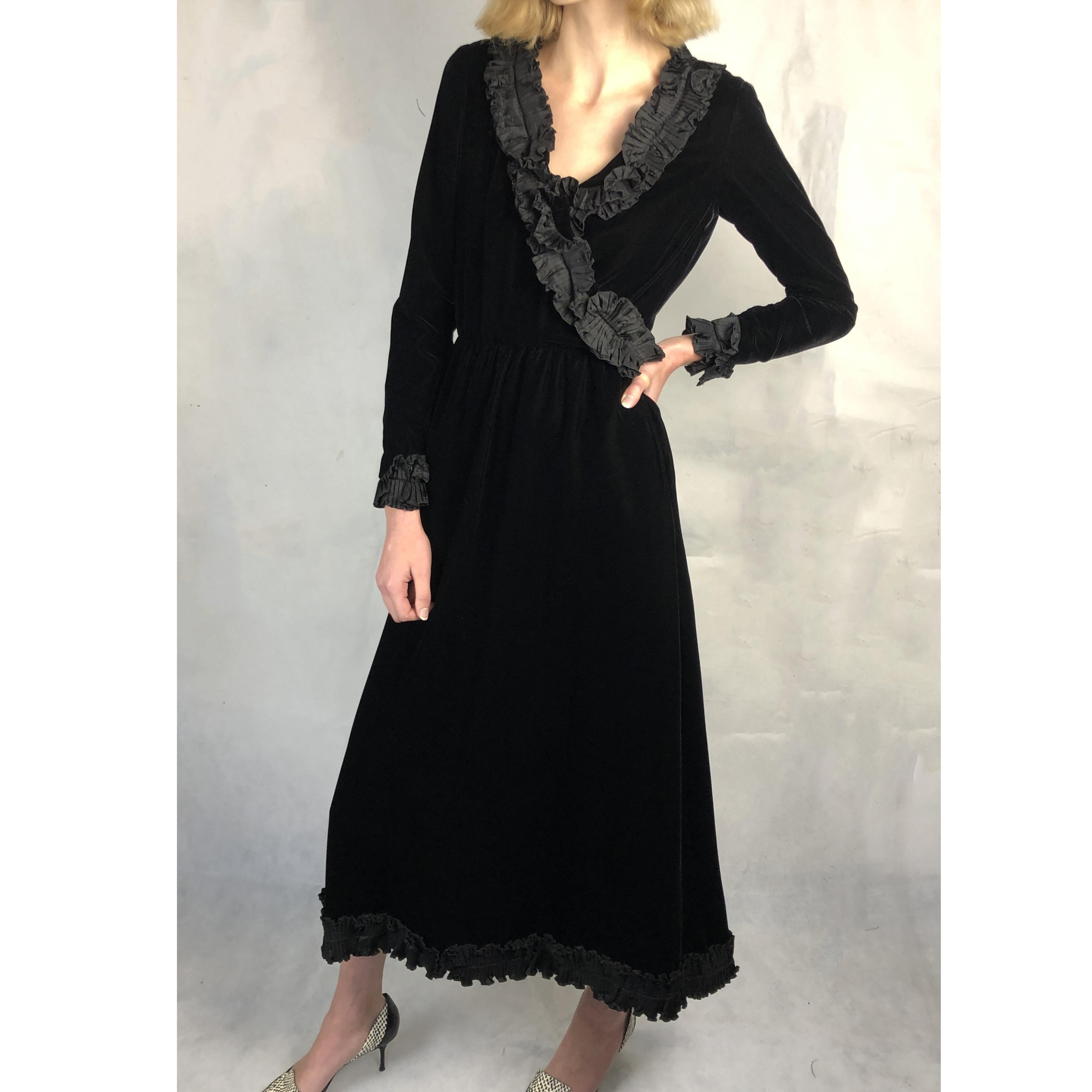 Saint Laurent opera collection black iridescent velvet evening dress. C.1970s In Good Condition For Sale In London, GB