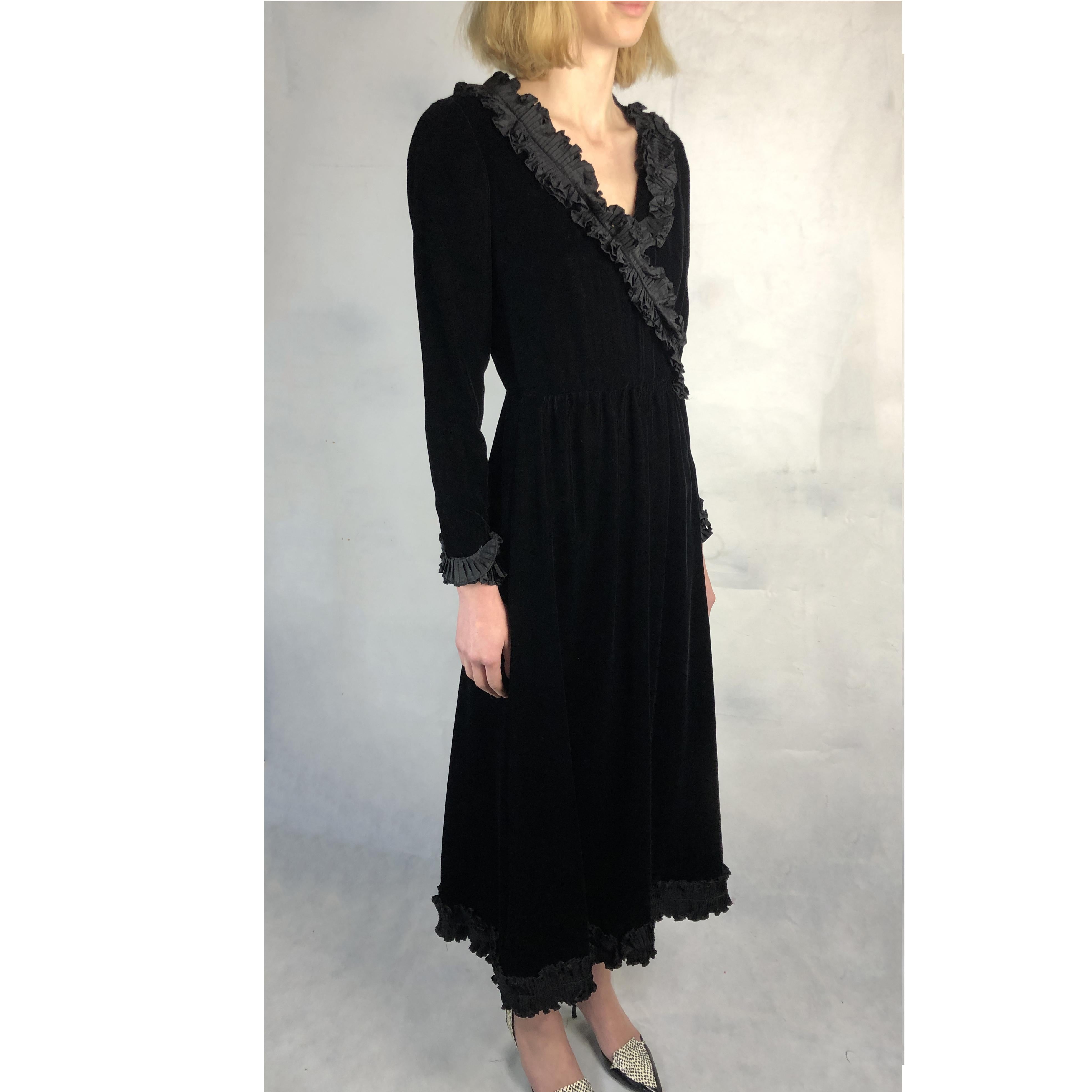 Saint Laurent opera collection black iridescent velvet evening dress. C.1970s For Sale 4