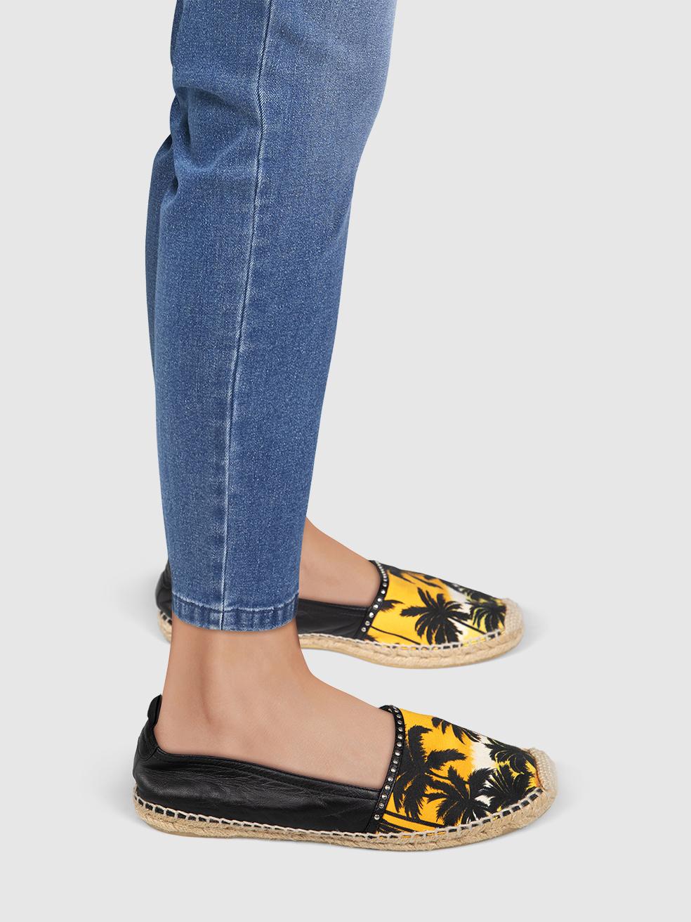 CONDITION is Very good. Minimal wear to espadrilles is evident. Minor wear at the front tips with some glue residue and creasing to the leather on both shoes; balding to the espadrille weave along the sides of the right shoe on this used Saint