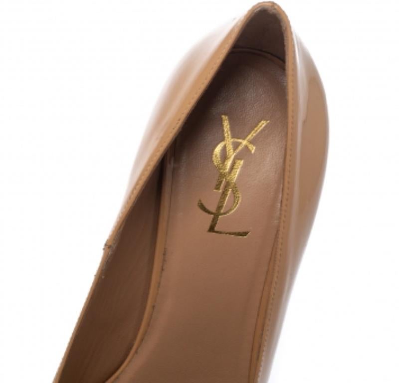 De las mujeres Saint Laurent Paris Bombas Tribtoo de charol beige Talla 39 en venta