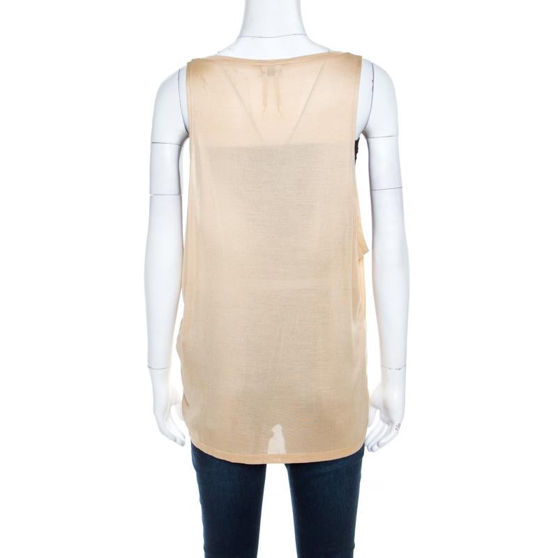 This summer add this beige tank top from Saint Laurent Paris to your wardrobe. It has been given a nice look with the embellished pocket detail at the front and will make you look trendy when coupled with fitted jeans and an oversized
