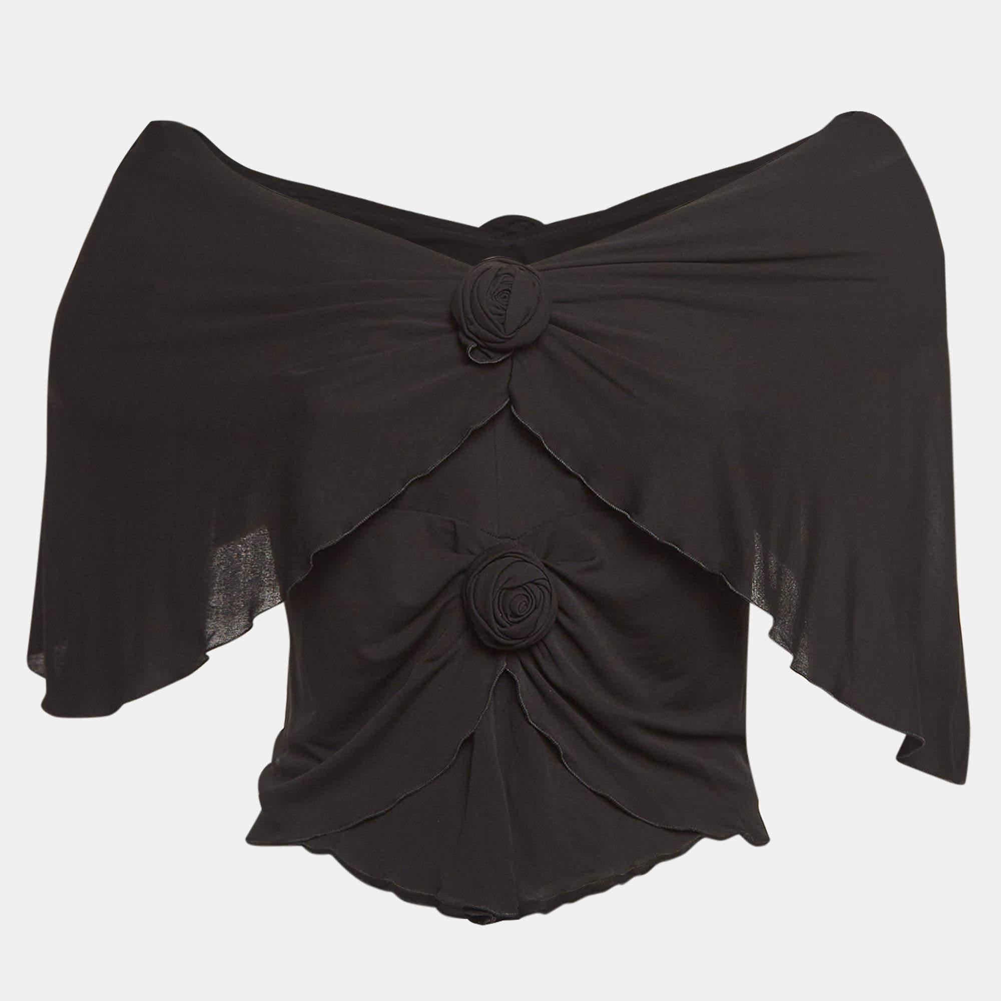 Careful tailoring quality materials and elegant cuts make this designer top a piece to cherish It comes in a classic design to be easy to style.